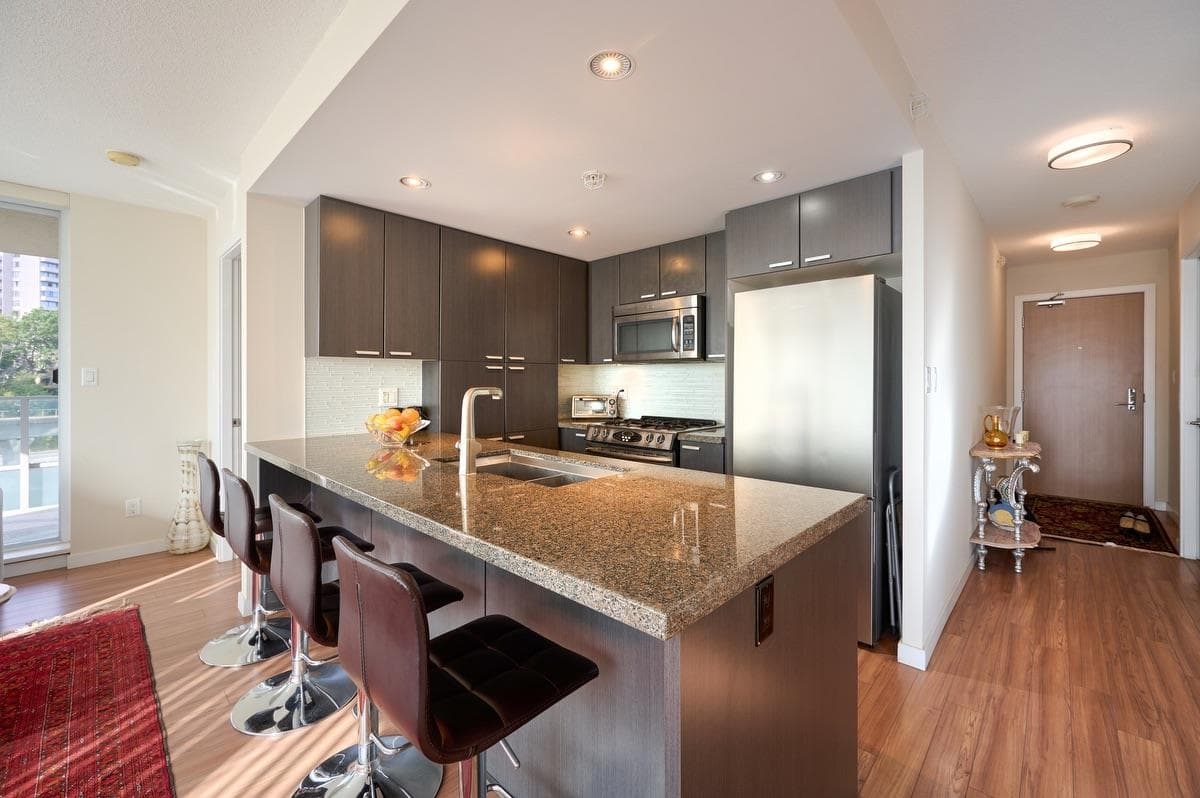 805 - 2232 Douglas Road, Burnaby, V5C 0G9 — photo 2