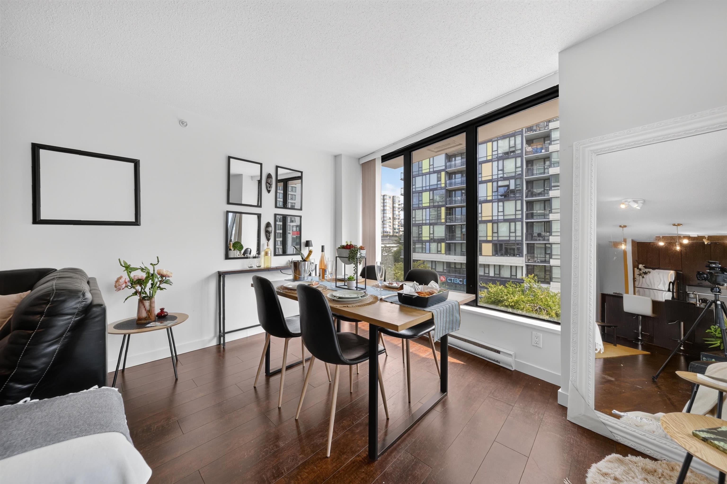 612 - 5811 No. 3 Road, Richmond, V6X 2C9 — photo 2