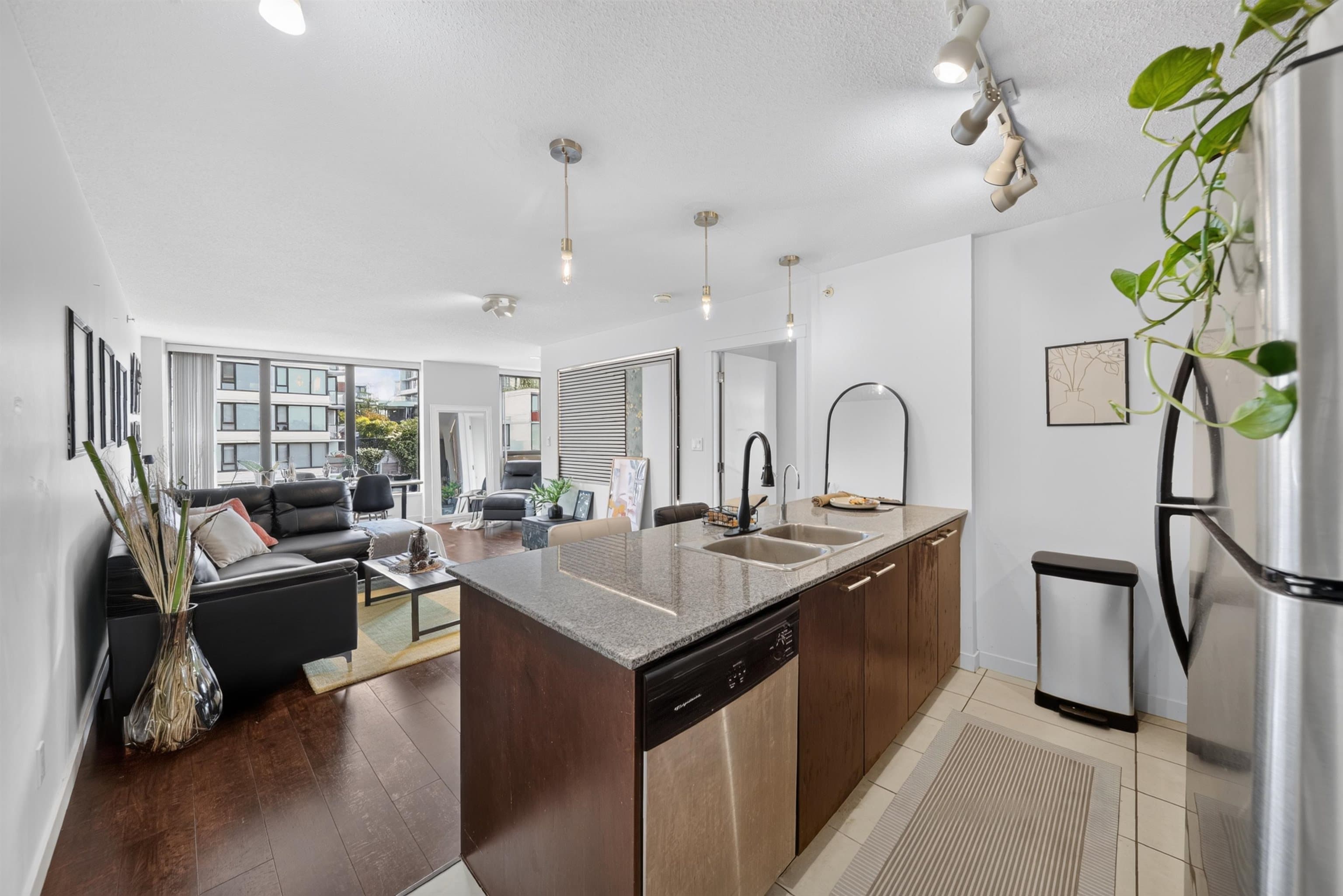 612 - 5811 No. 3 Road, Richmond, V6X 2C9 — photo 4