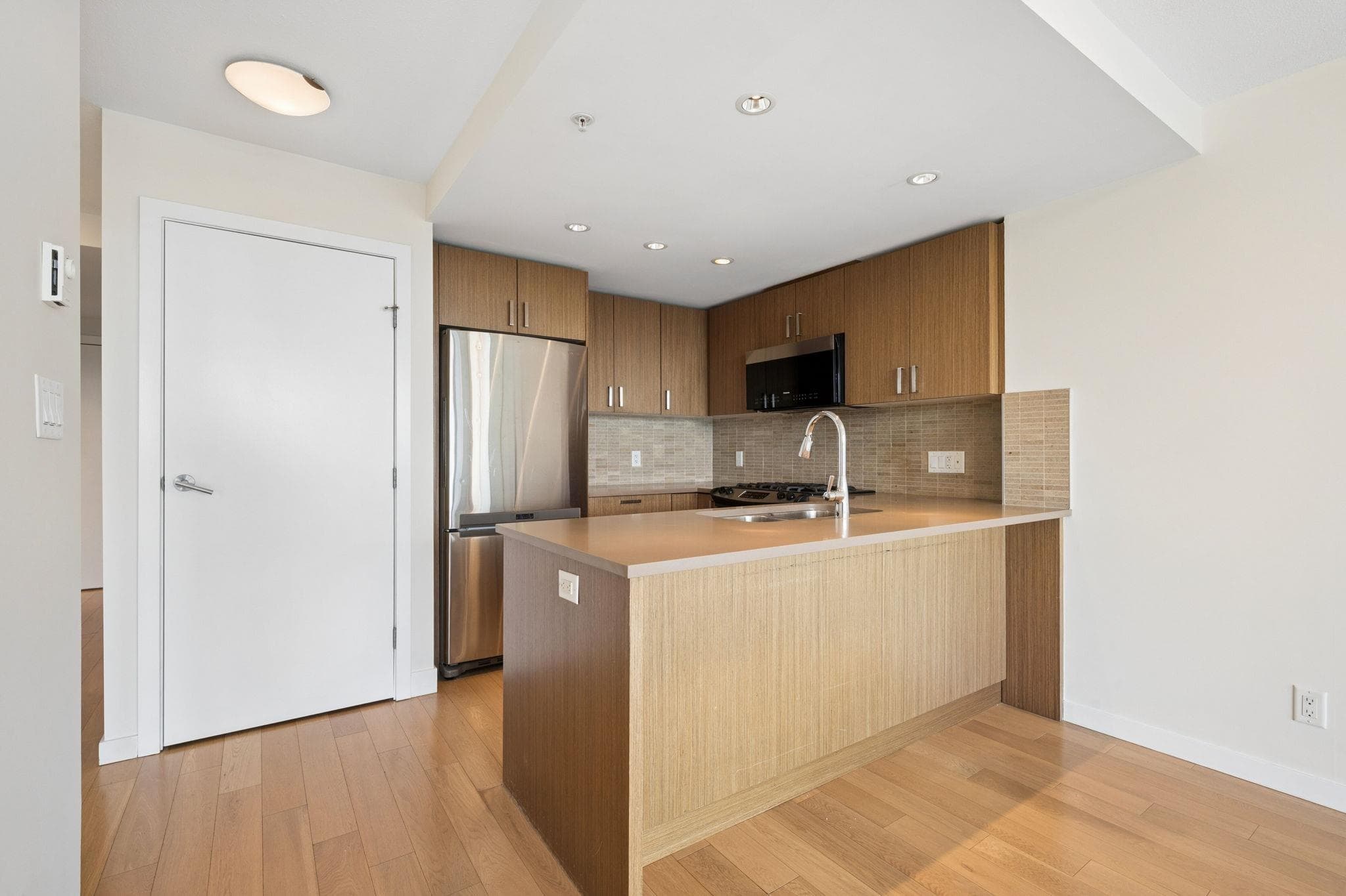 1005 - 7117 Elmbridge Way, Richmond, V6X 0J2 — photo 3
