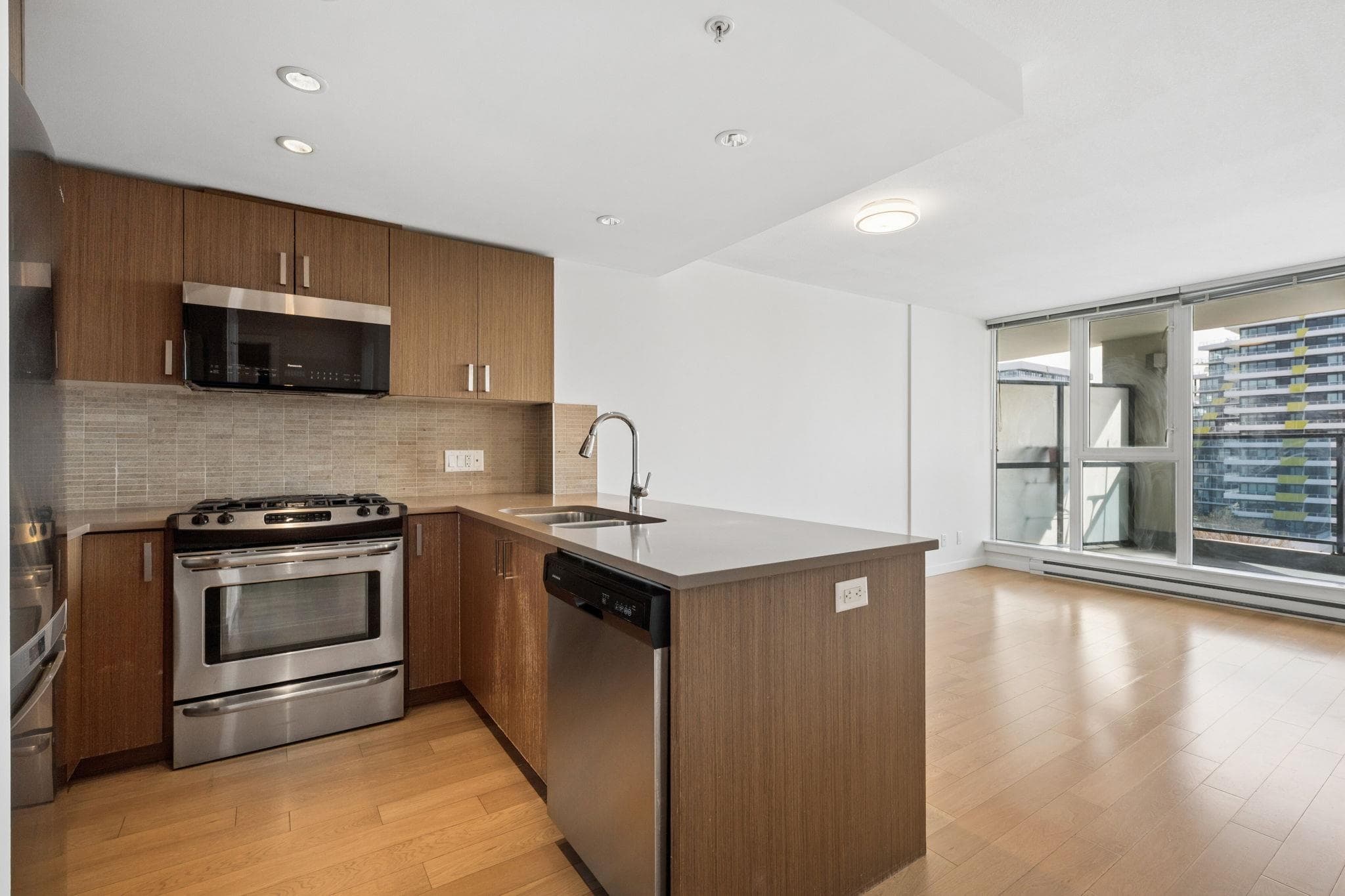 1005 - 7117 Elmbridge Way, Richmond, V6X 0J2 — photo 4