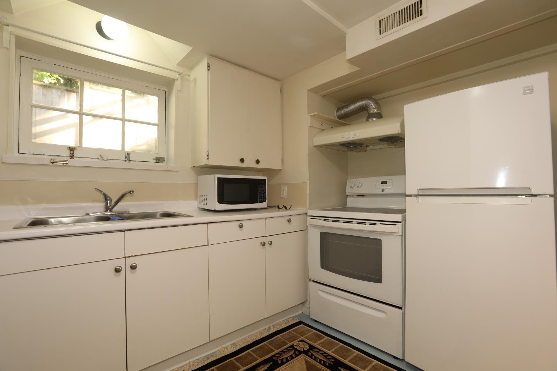 Bsmt - 42xx W10 Avenue, Vancouver, V6R 2H4 — photo 4