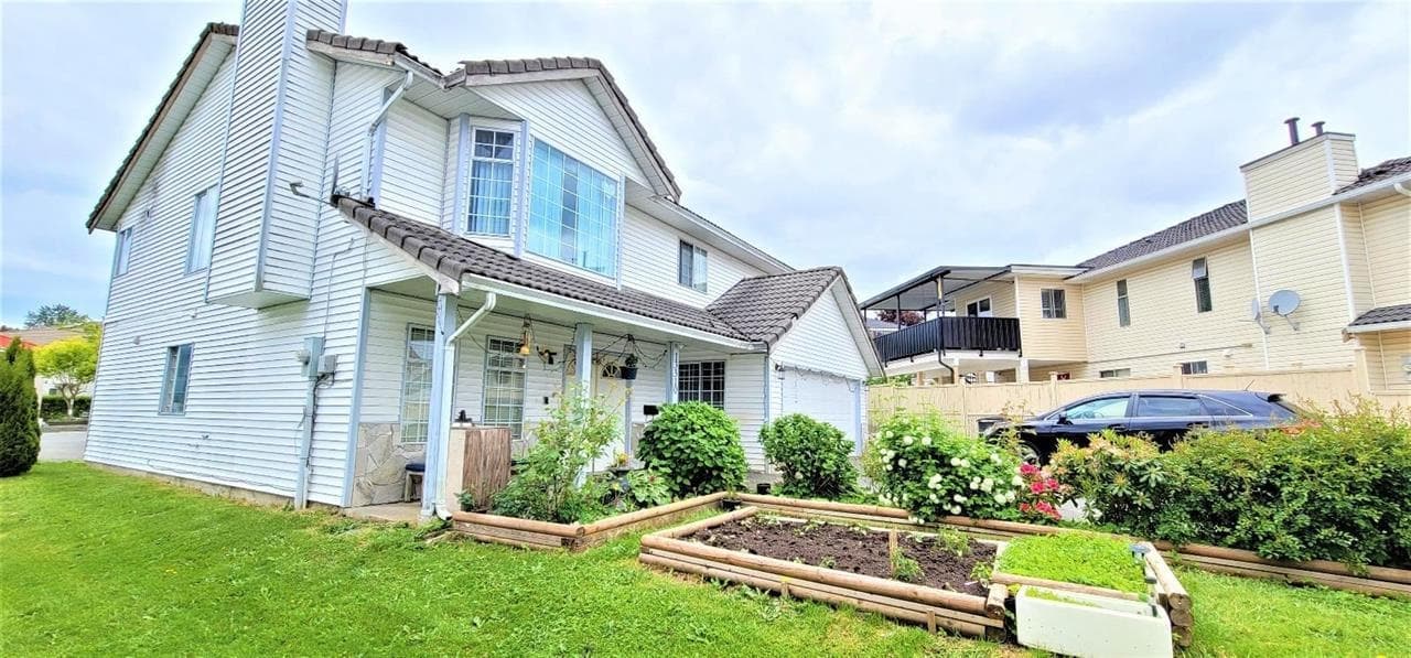 13310 88a Avenue, Surrey, V3V 7W4 — photo 2