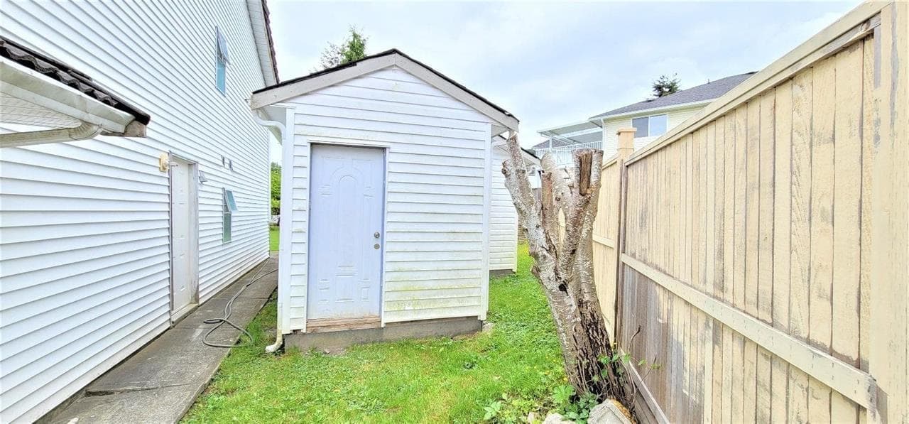 13310 88a Avenue, Surrey, V3V 7W4 — photo 3