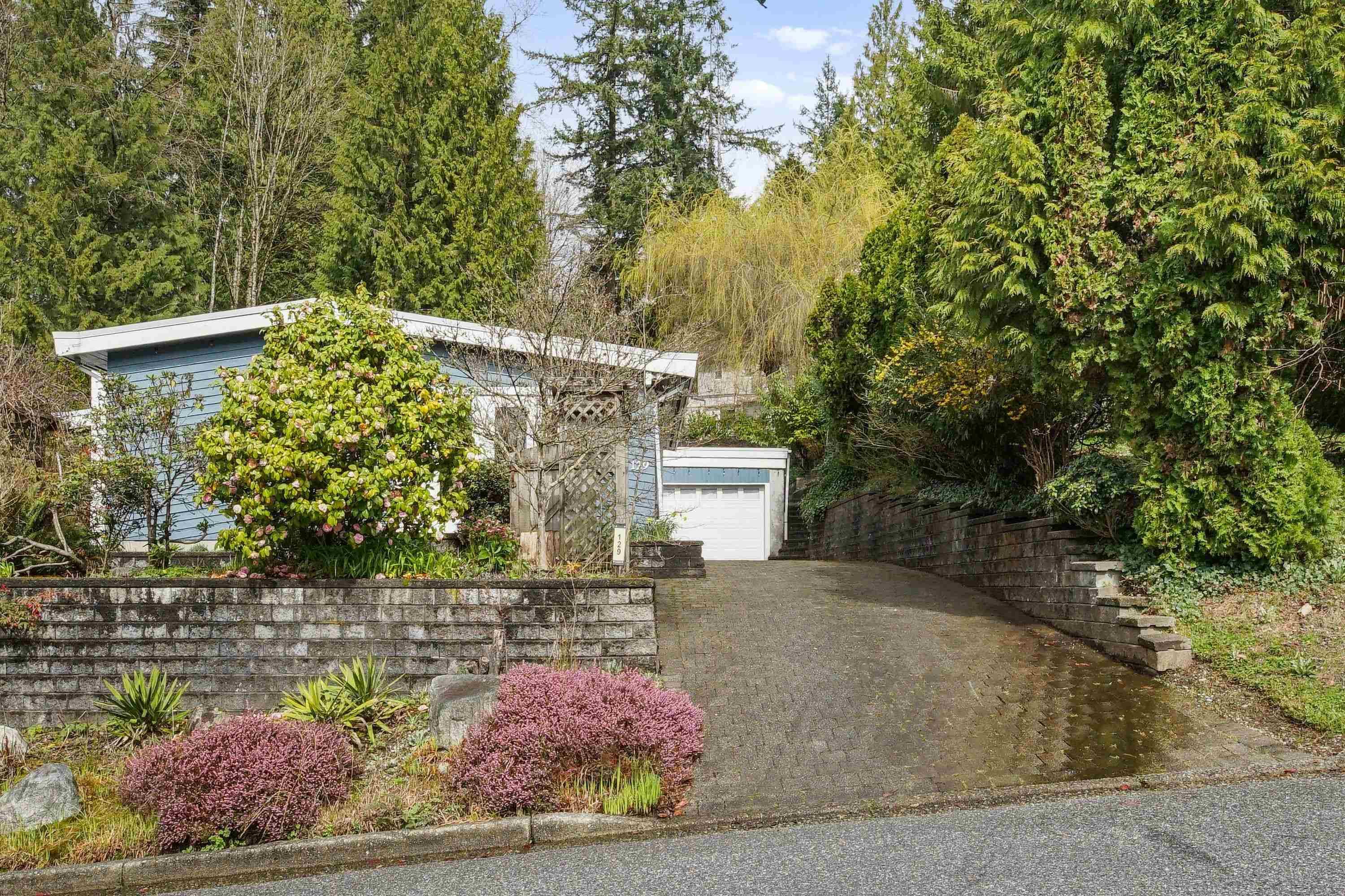 129 Roe Drive, Port Moody, V3H 3M9 — photo 1