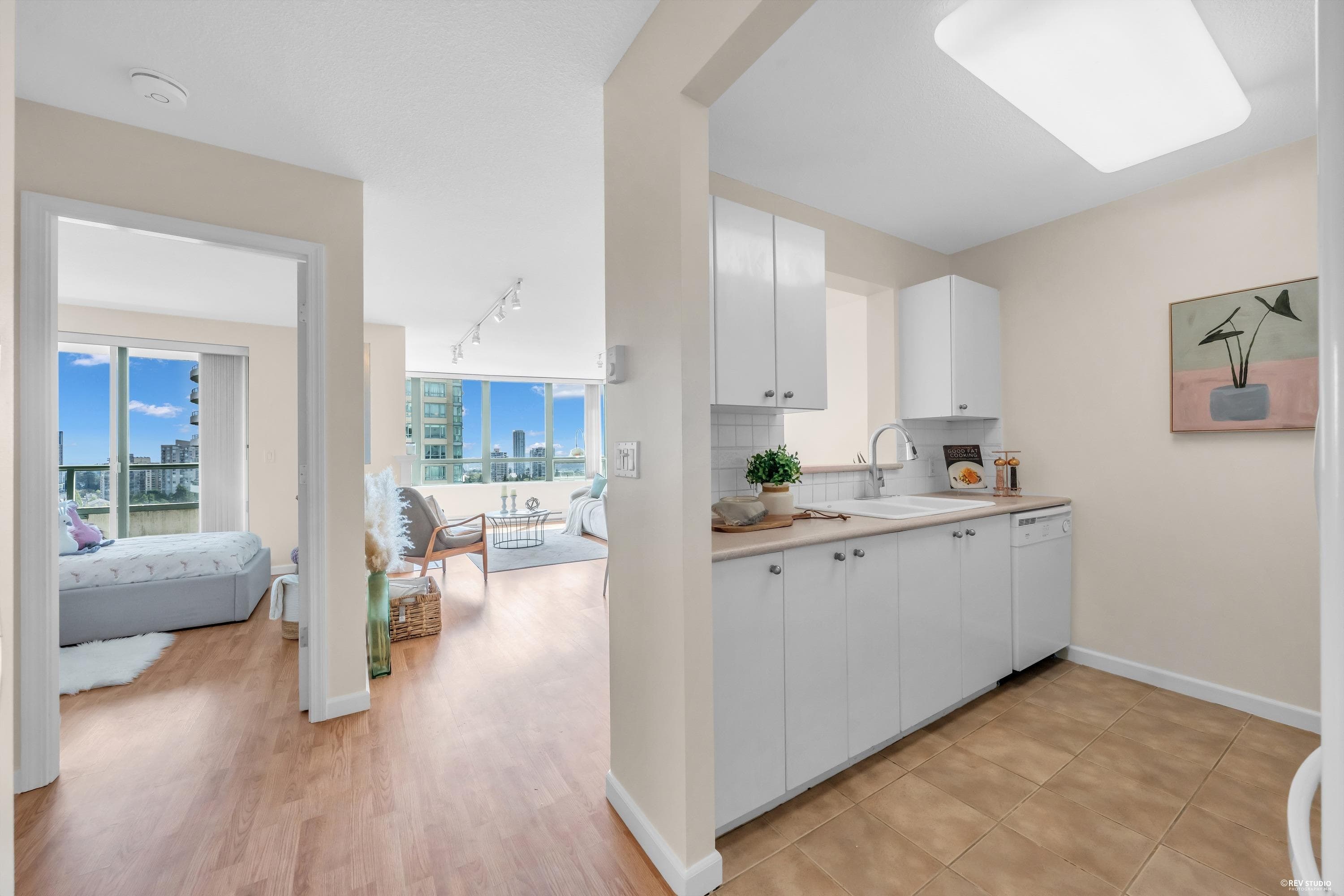 1702 - 6611 Southoaks Crescent, Burnaby, V5E 4L5 — photo 3