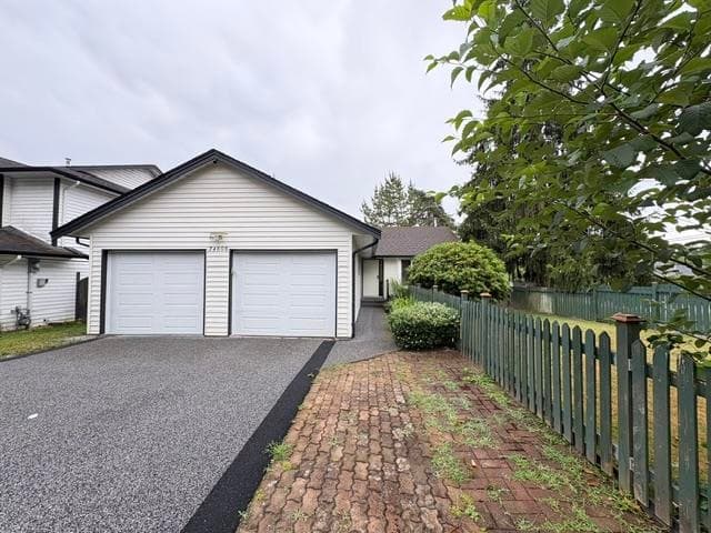 24808 119 Avenue, Maple Ridge, V4R 1Z1 — photo 2