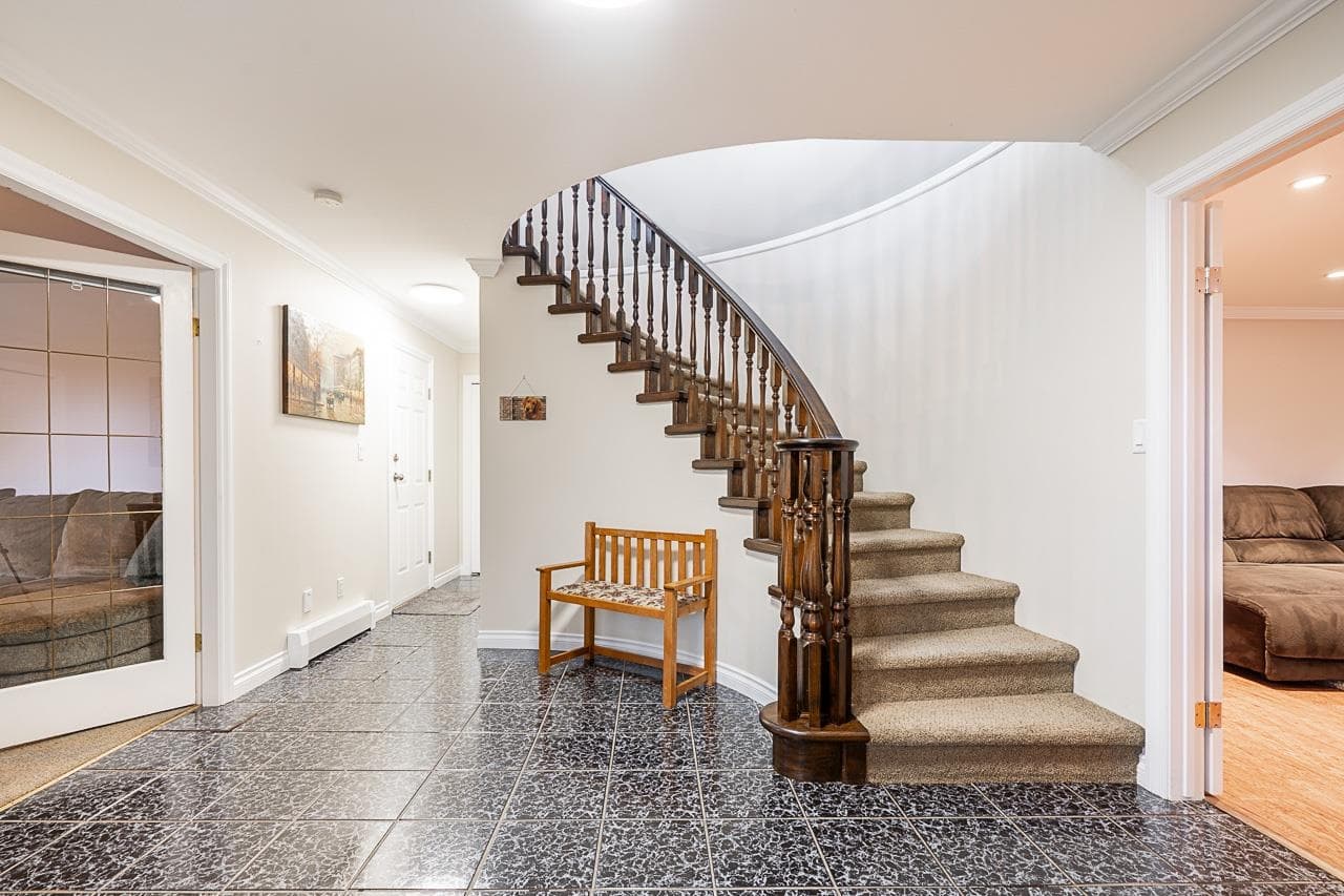 23368 124 Avenue, Maple Ridge, V2X 4K4 — photo 4