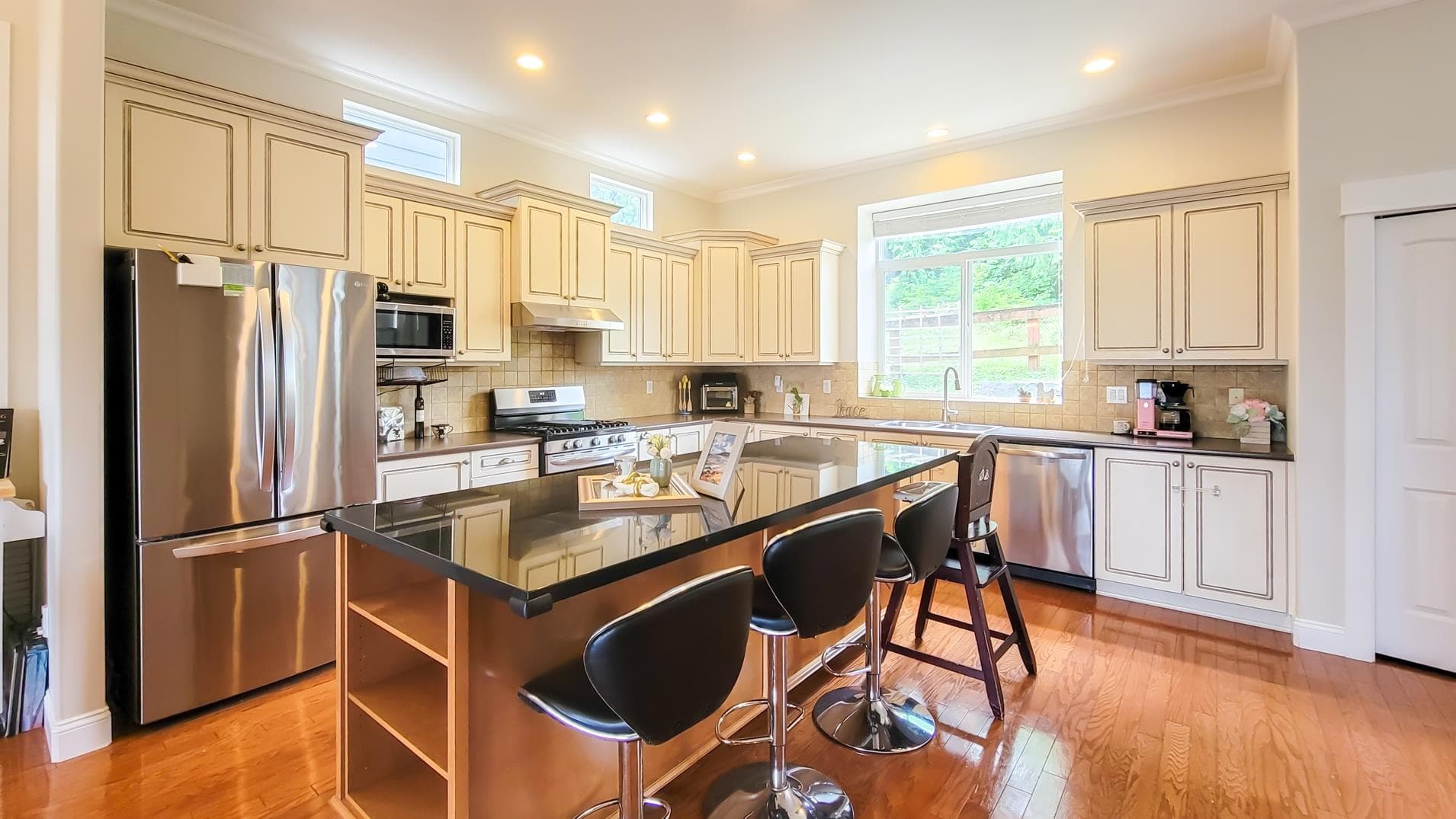 11382 154a Street, Surrey, V3R 2V7 — photo 2