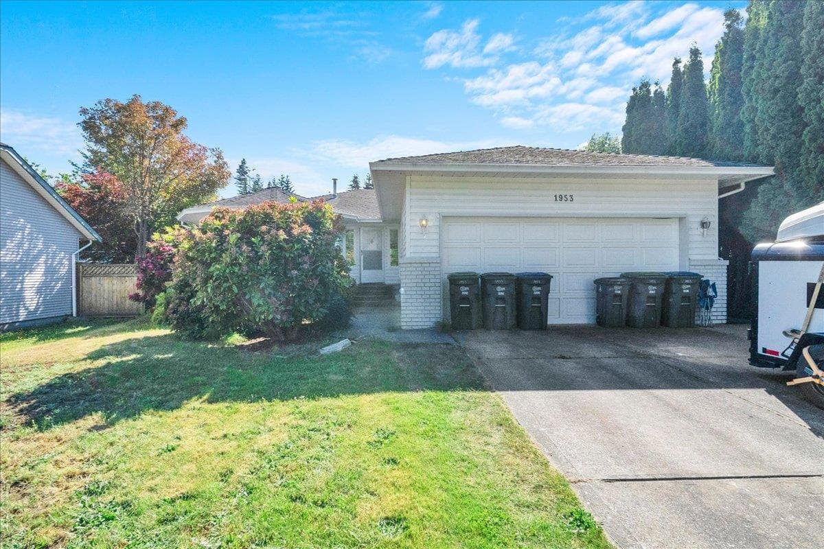 1953 158a Street, Surrey, V4A 8G9 — photo 1
