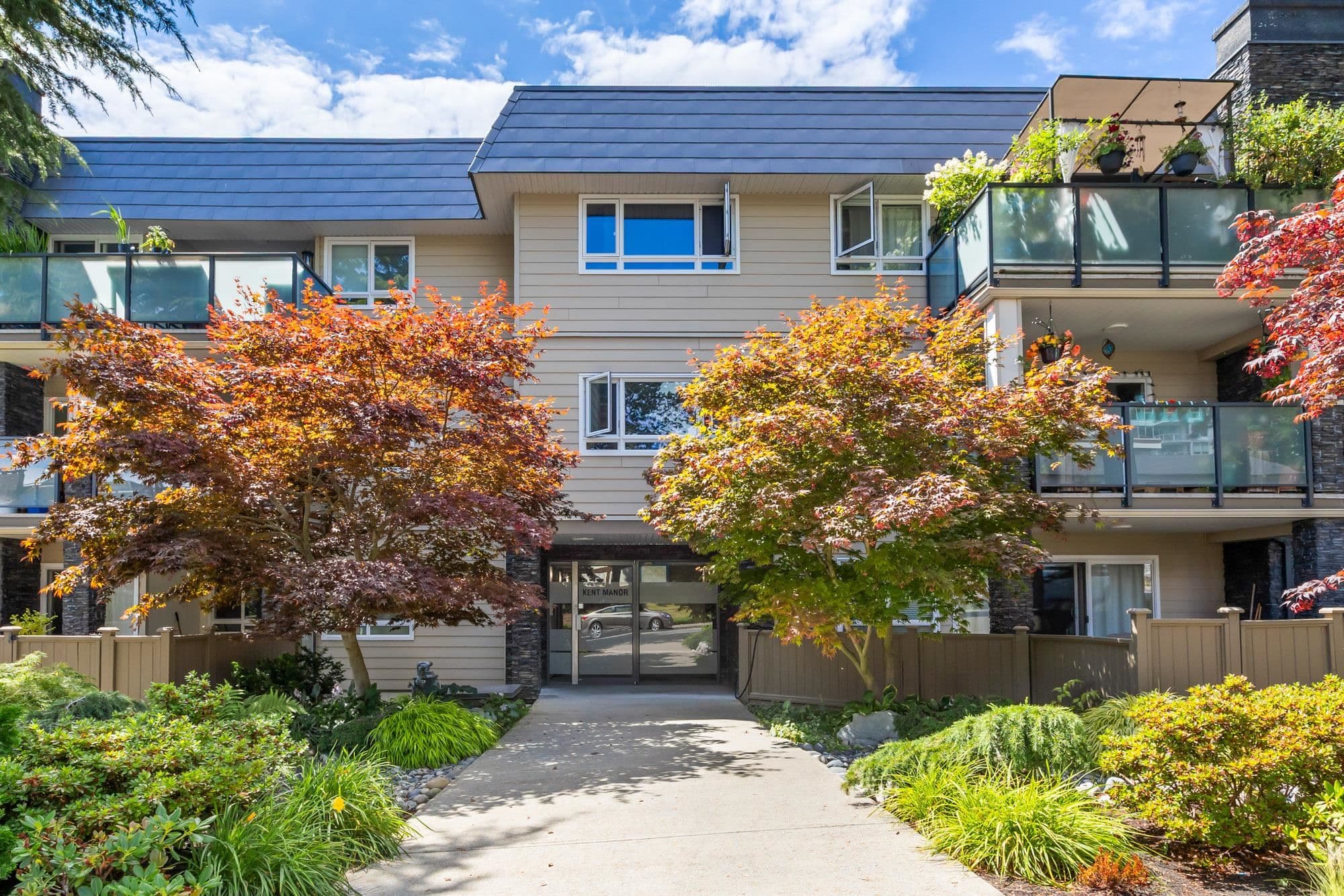104 - 1371 Foster Street, White Rock, V4B 3X5 — photo 2