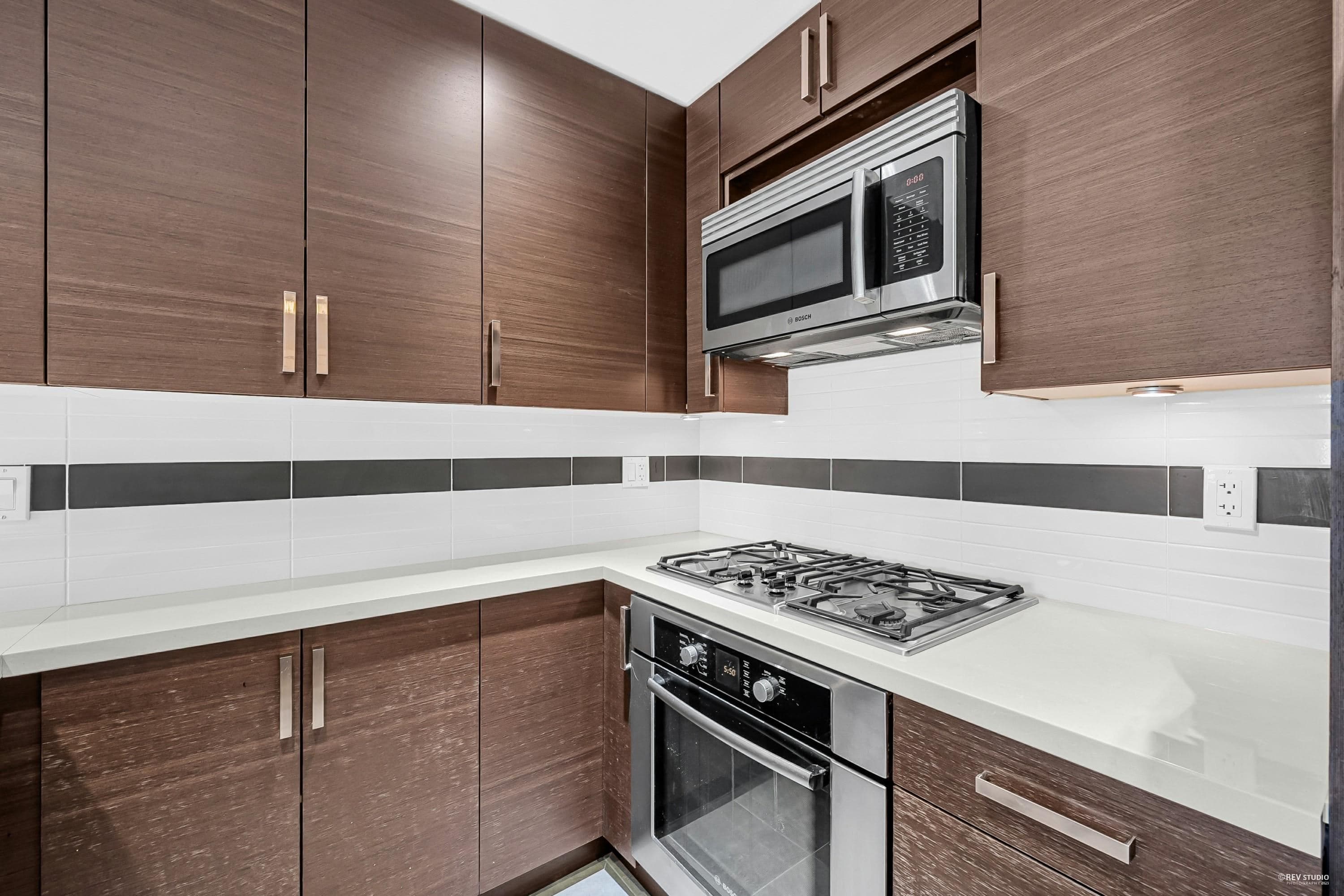 301 - 4710 Hastings Street, Burnaby, V5C 2K7 — photo 3