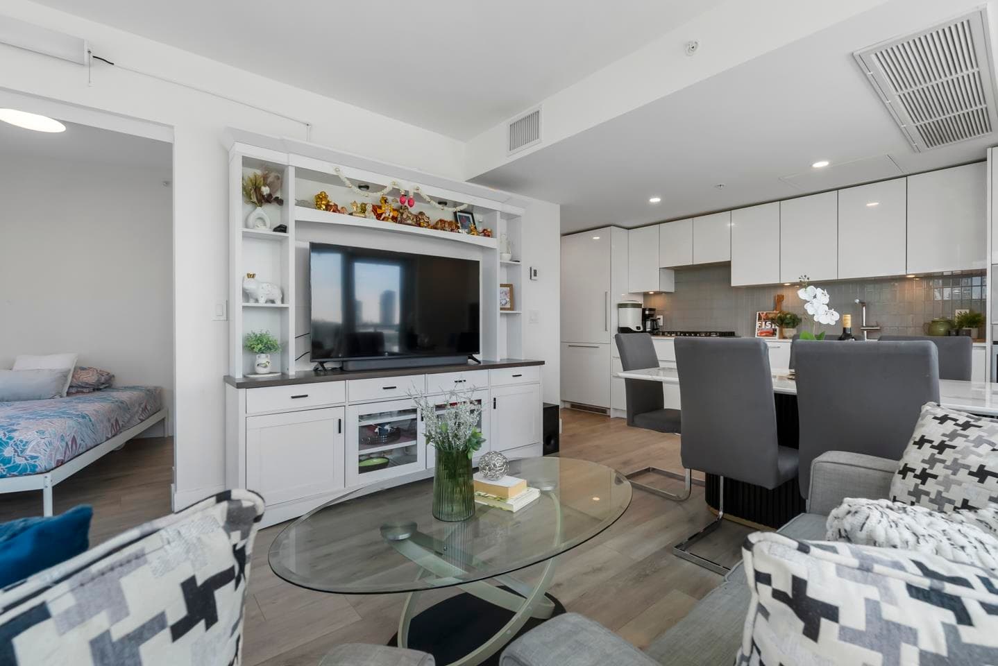 308 - 10428 Whalley Boulevard, Surrey, V3T 0W2 — photo 4