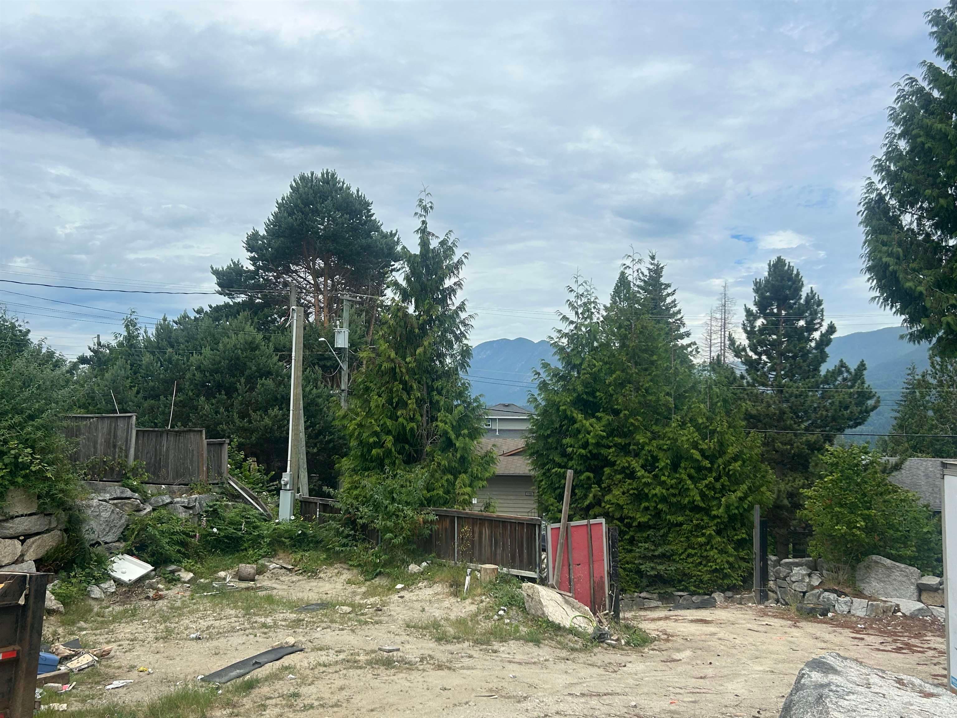5785 Trail Avenue, Sechelt, V7Z 0L8 — photo 3