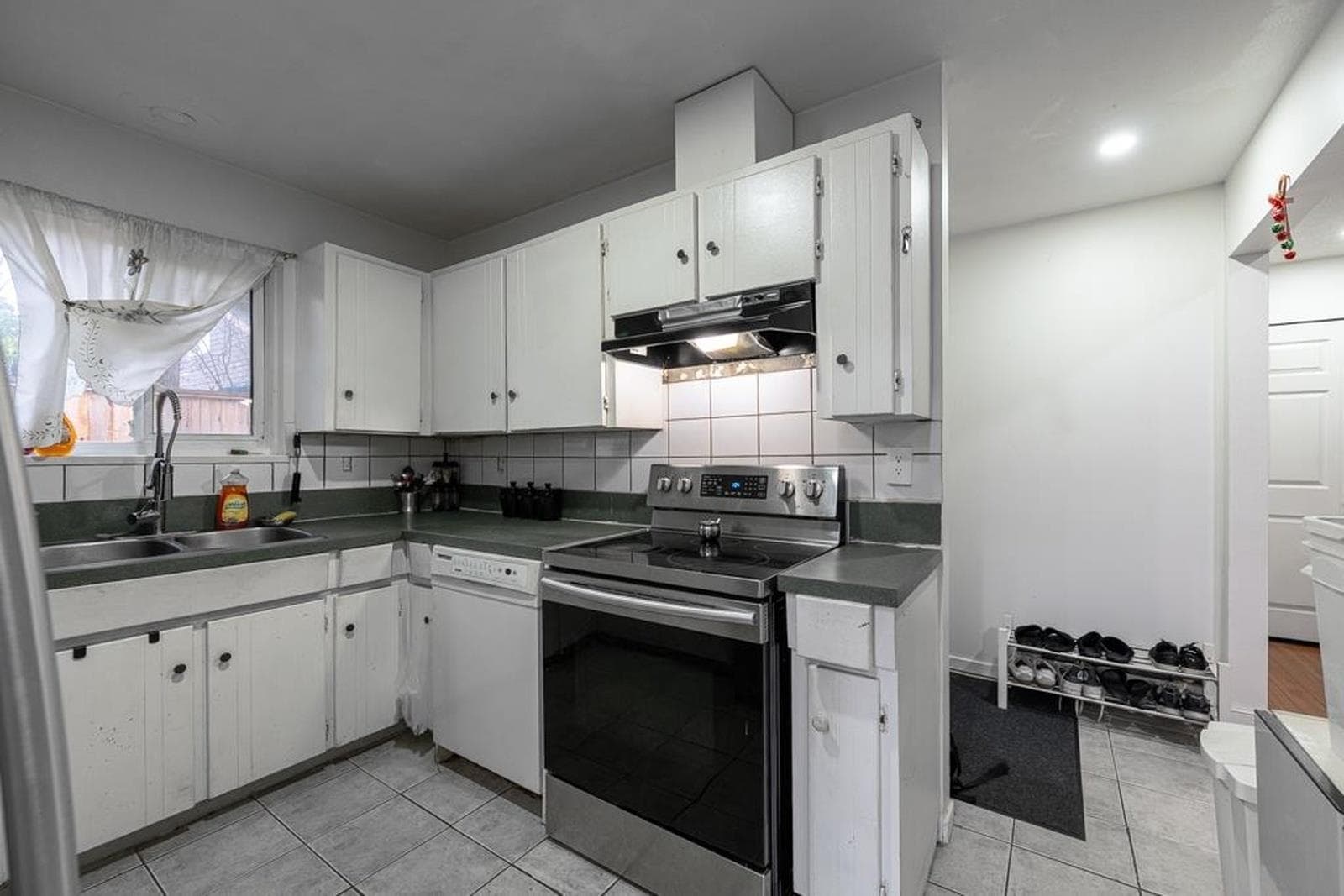 7366 128a Street, Surrey, V3W 7G9 — photo 2