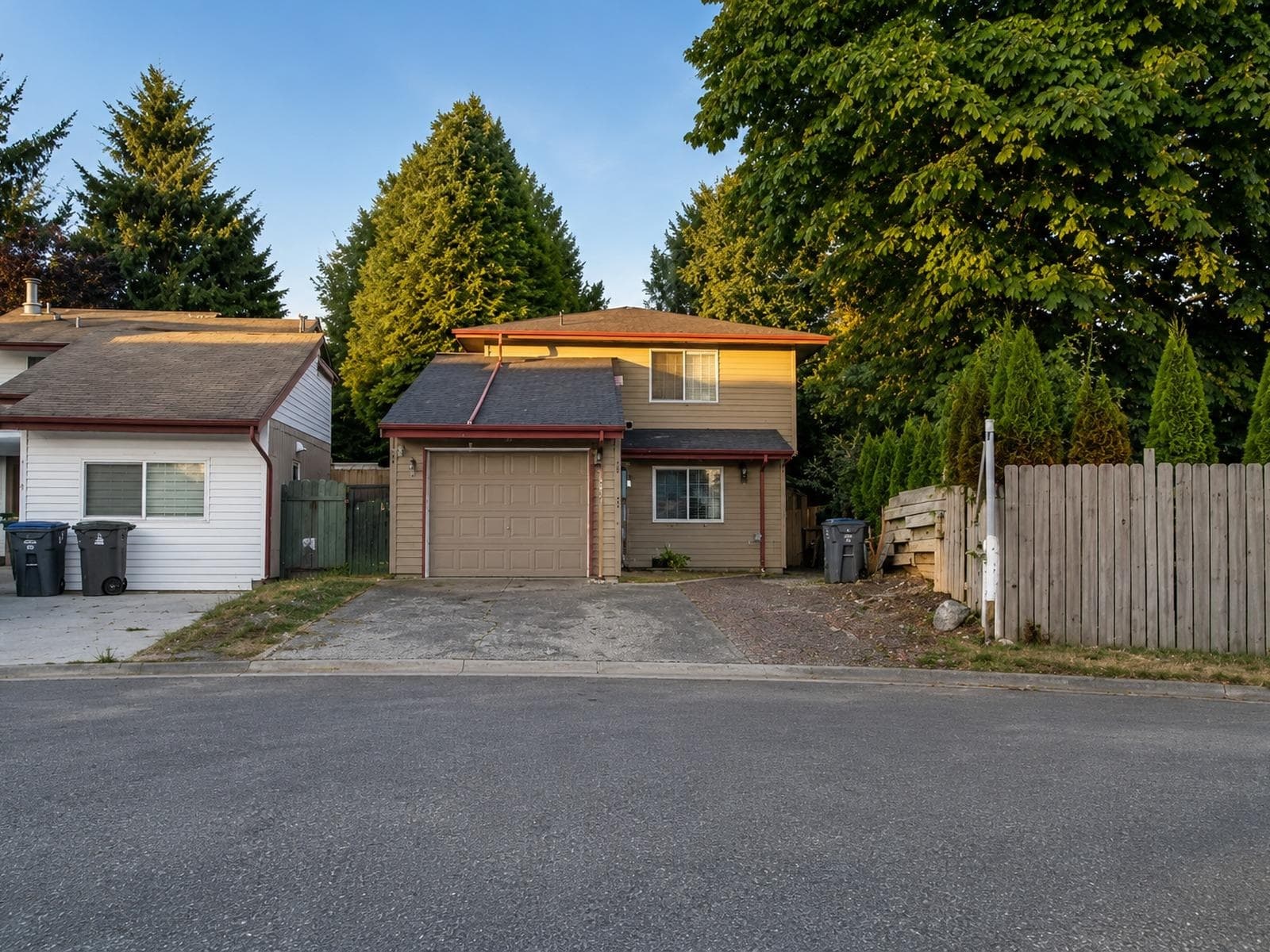 7366 128a Street, Surrey, V3W 7G9 — photo 1
