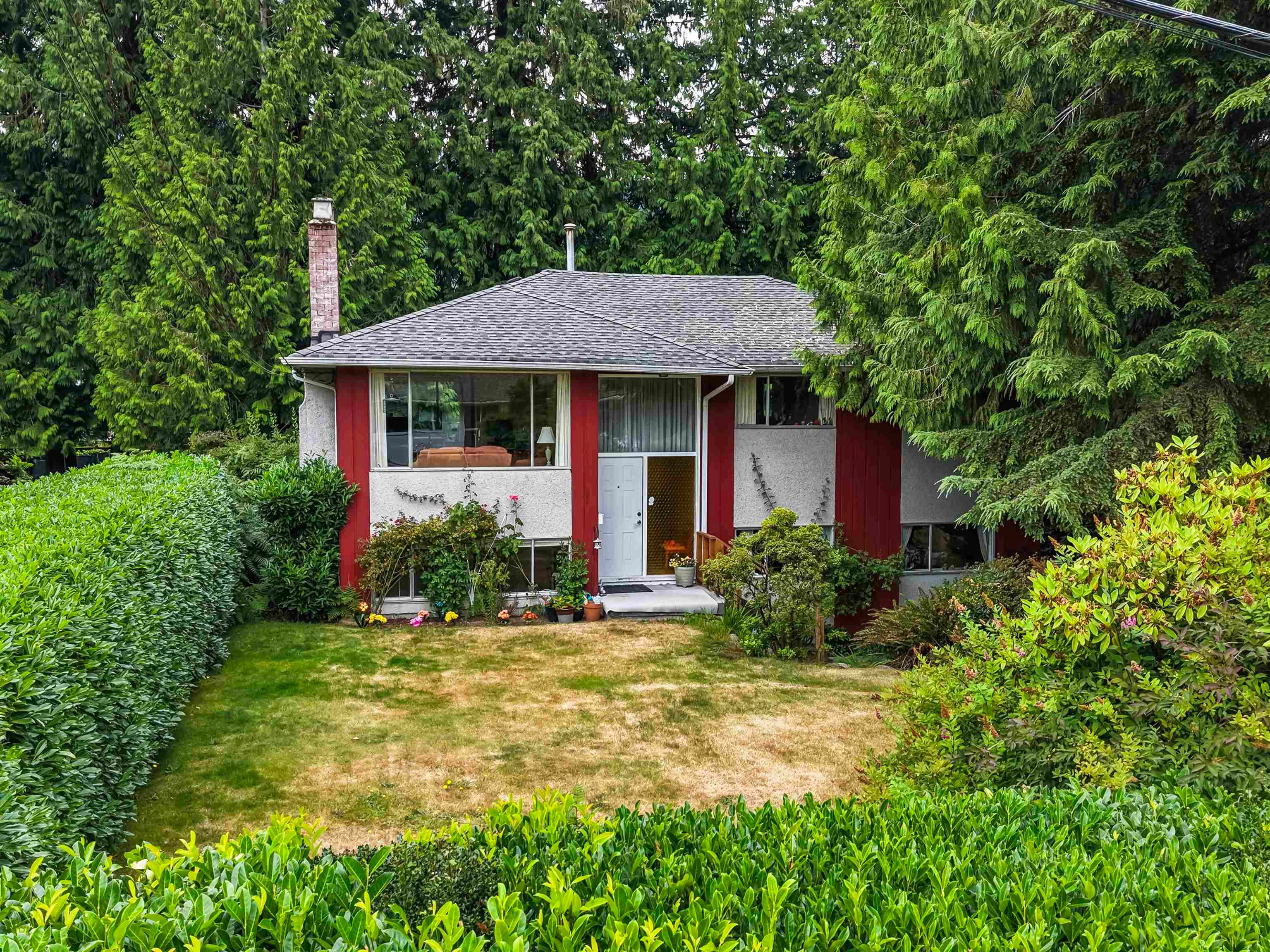 628 E St. James Road, North Vancouver, V7N 1L6 — photo 1