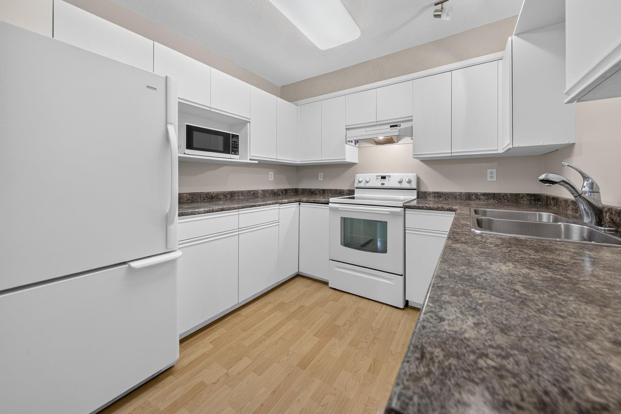 45 - 7715 Luckakuck Place, Chilliwack, V2R 3N6 — photo 2