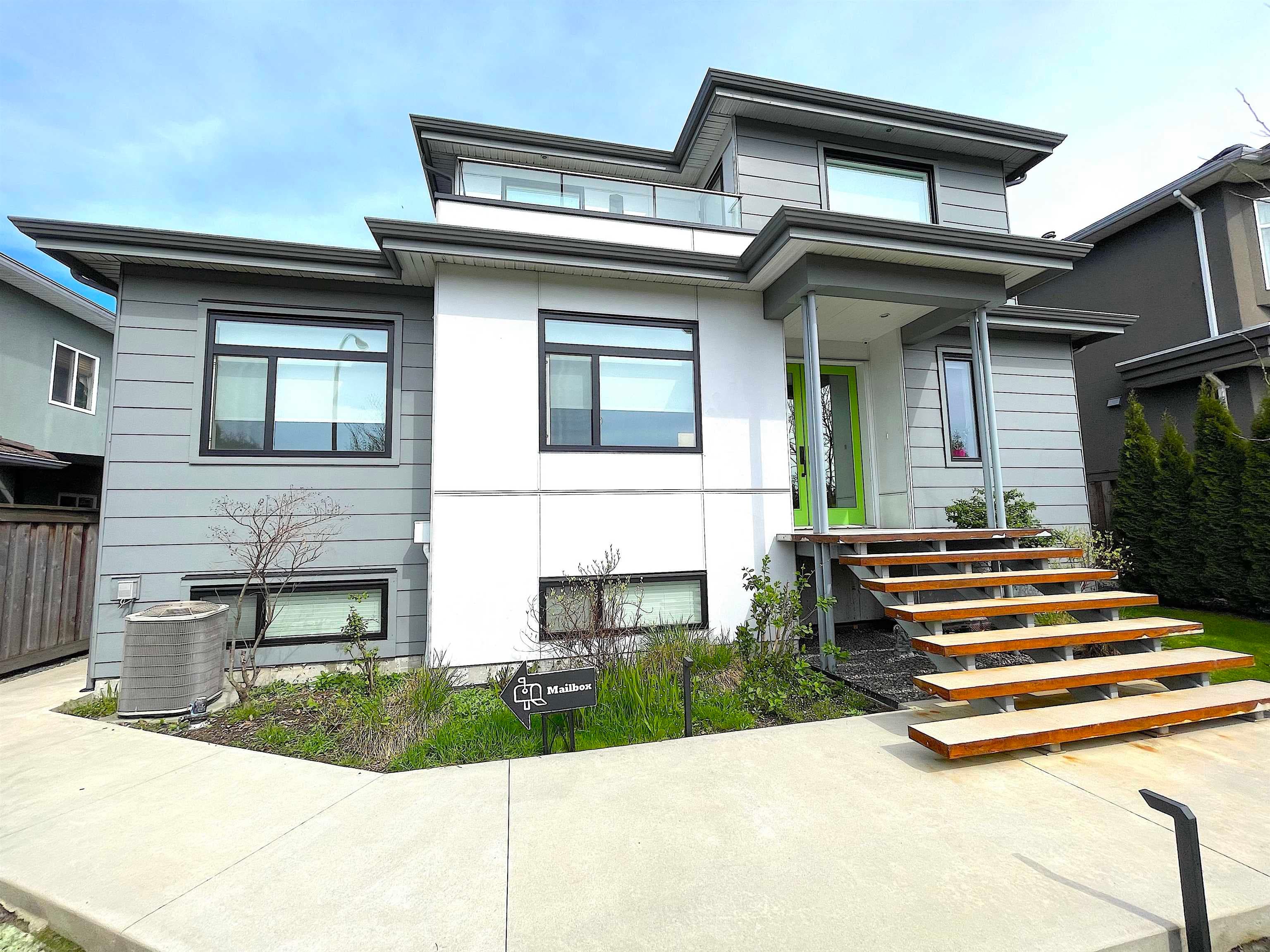 1633 SE Marine Drive, Vancouver, V5P 2R5 — photo 1