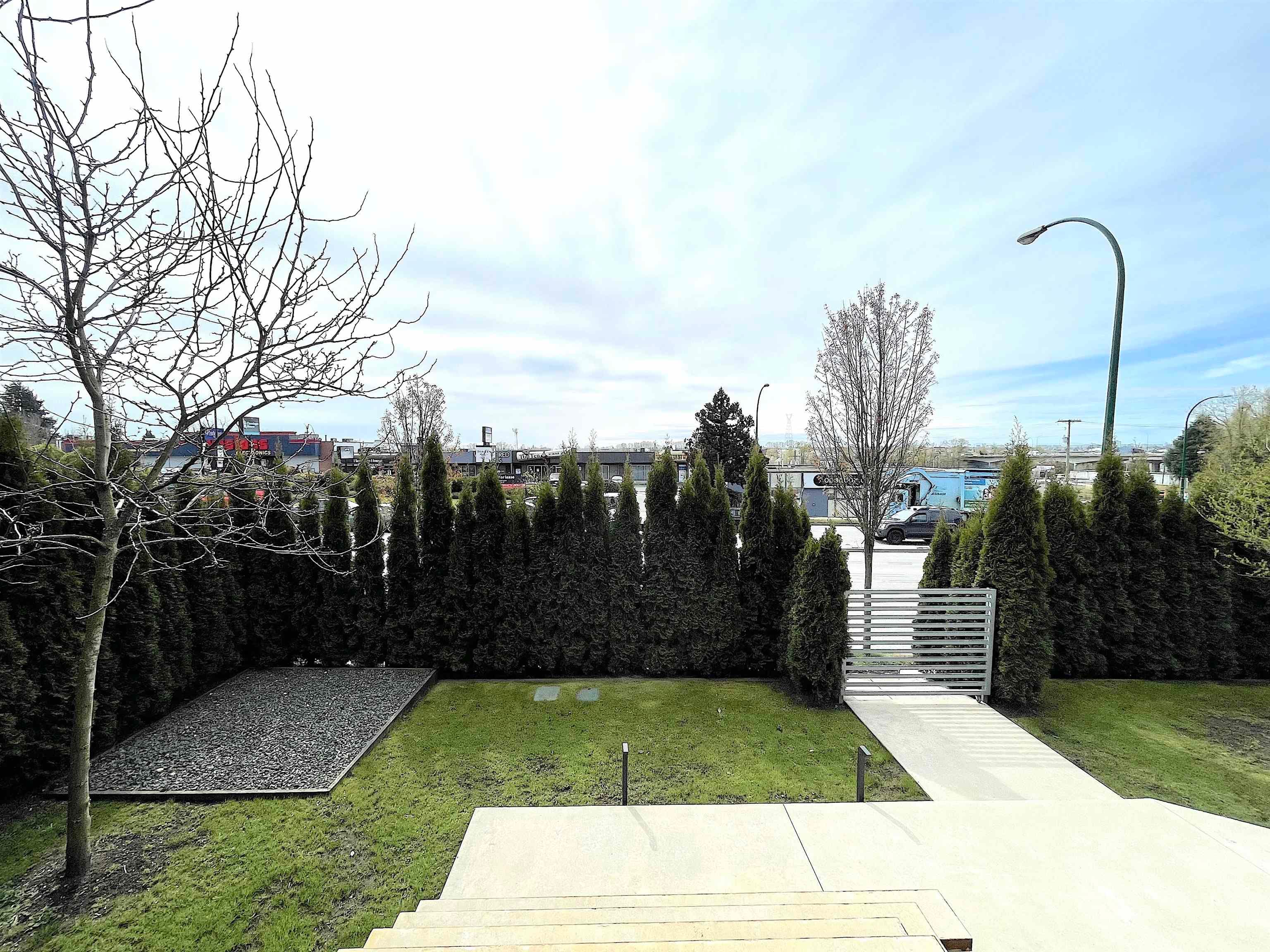 1633 SE Marine Drive, Vancouver, V5P 2R5 — photo 5