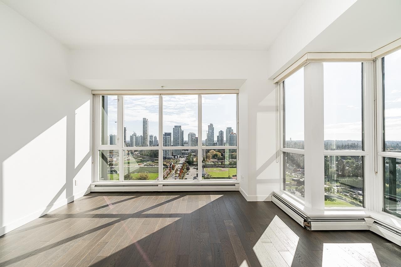 2504 - 10777 University Drive, Surrey, V3T 0E6 — photo 2