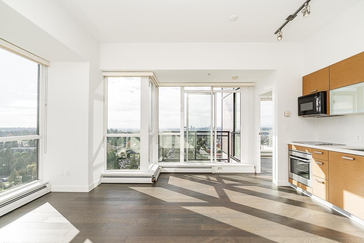 2504 - 10777 University Drive, Surrey, V3T 0E6 — photo 3