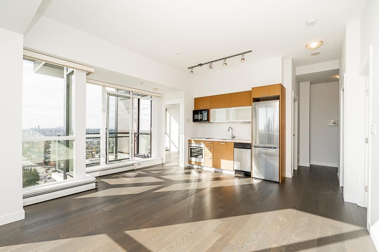 2504 - 10777 University Drive, Surrey, V3T 0E6 — photo 4