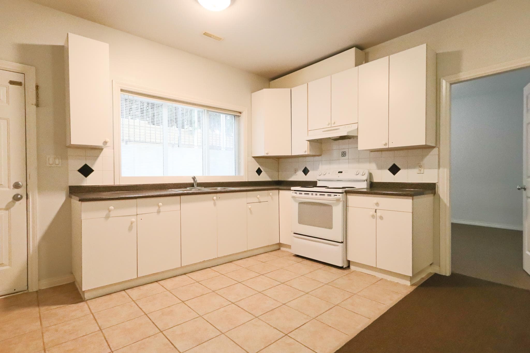 17105 Greenway Drive, Surrey, V4N 5J1 — photo 5