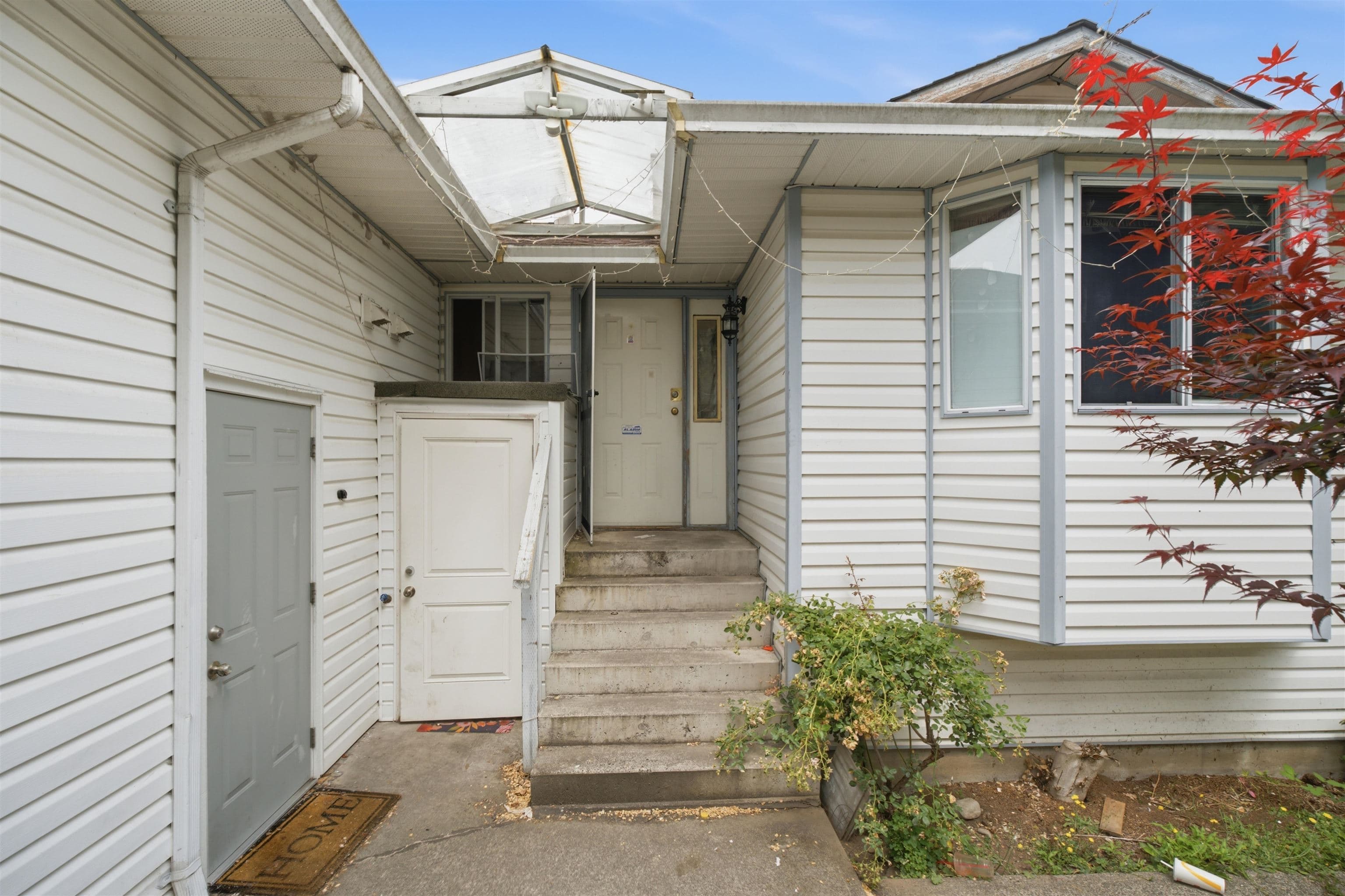 12191 101a Avenue, Surrey, V3V 2Z9 — photo 3