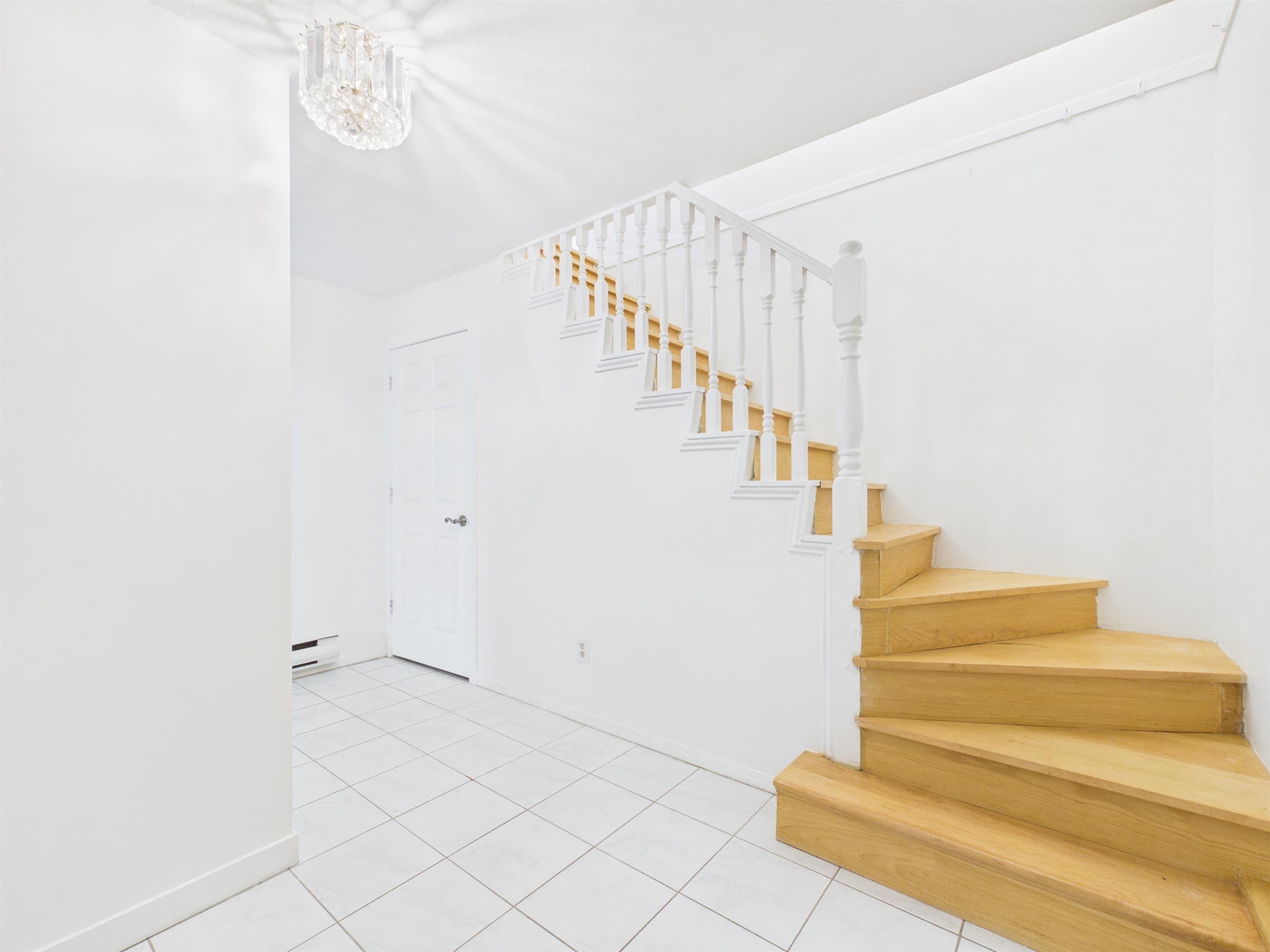 7111 Cavelier Court, Richmond, V7C 4J7 — photo 3
