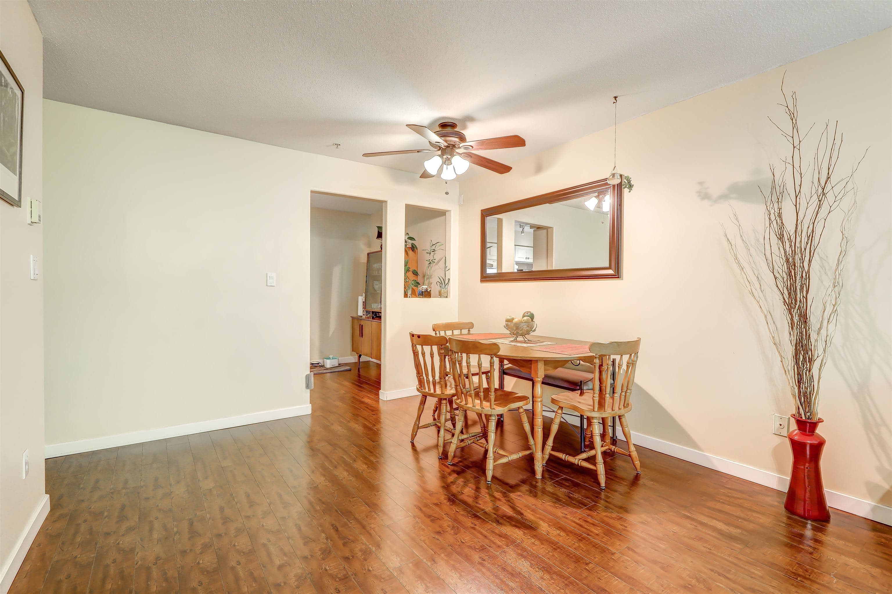 302 - 15342 20th Avenue, Surrey, V4A 2A3 — photo 3