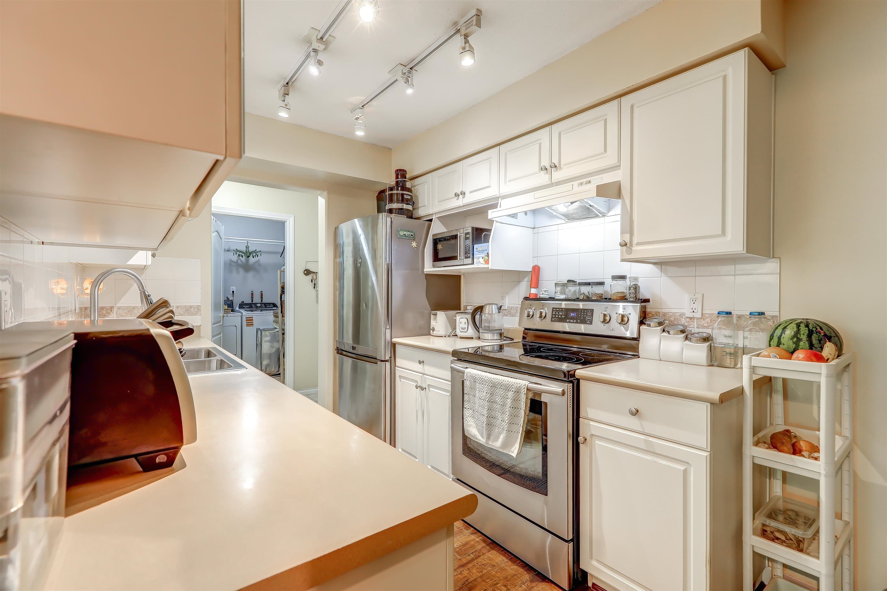 302 - 15342 20th Avenue, Surrey, V4A 2A3 — photo 5