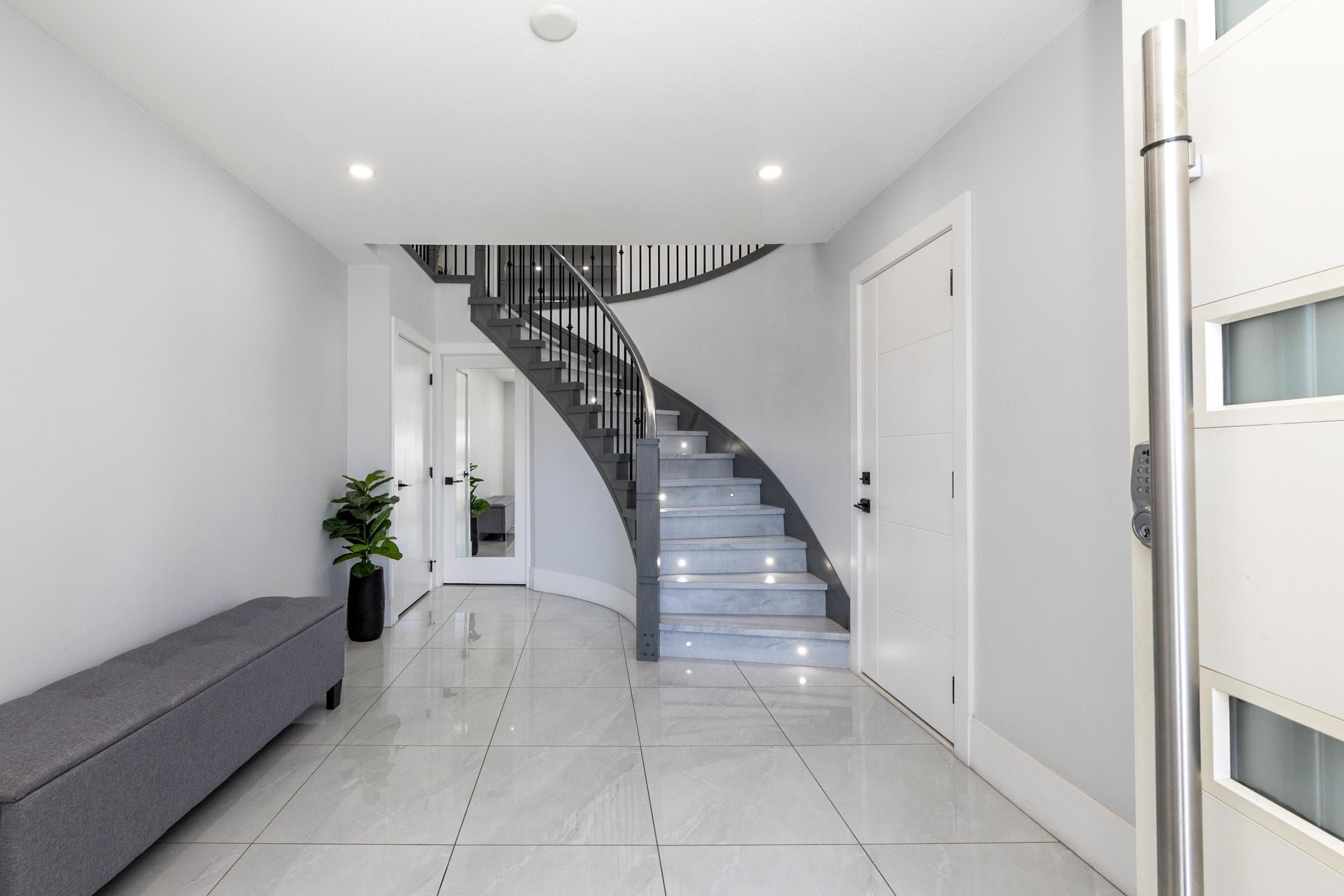 9057 142a Street, Surrey, V3V 7X9 — photo 2