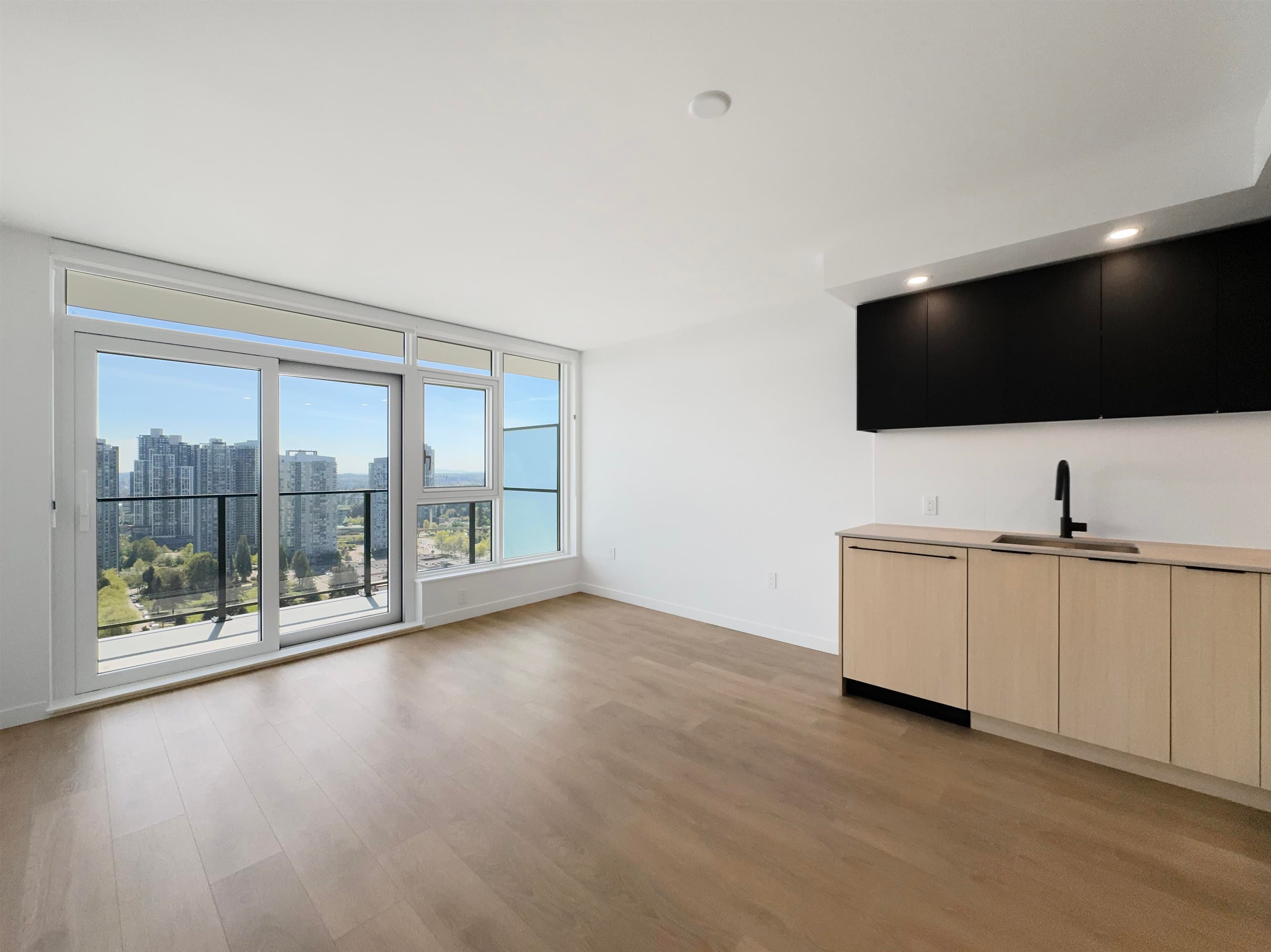 29XX - 13738 Central Avenue, Surrey, V3T 0X5 — photo 4