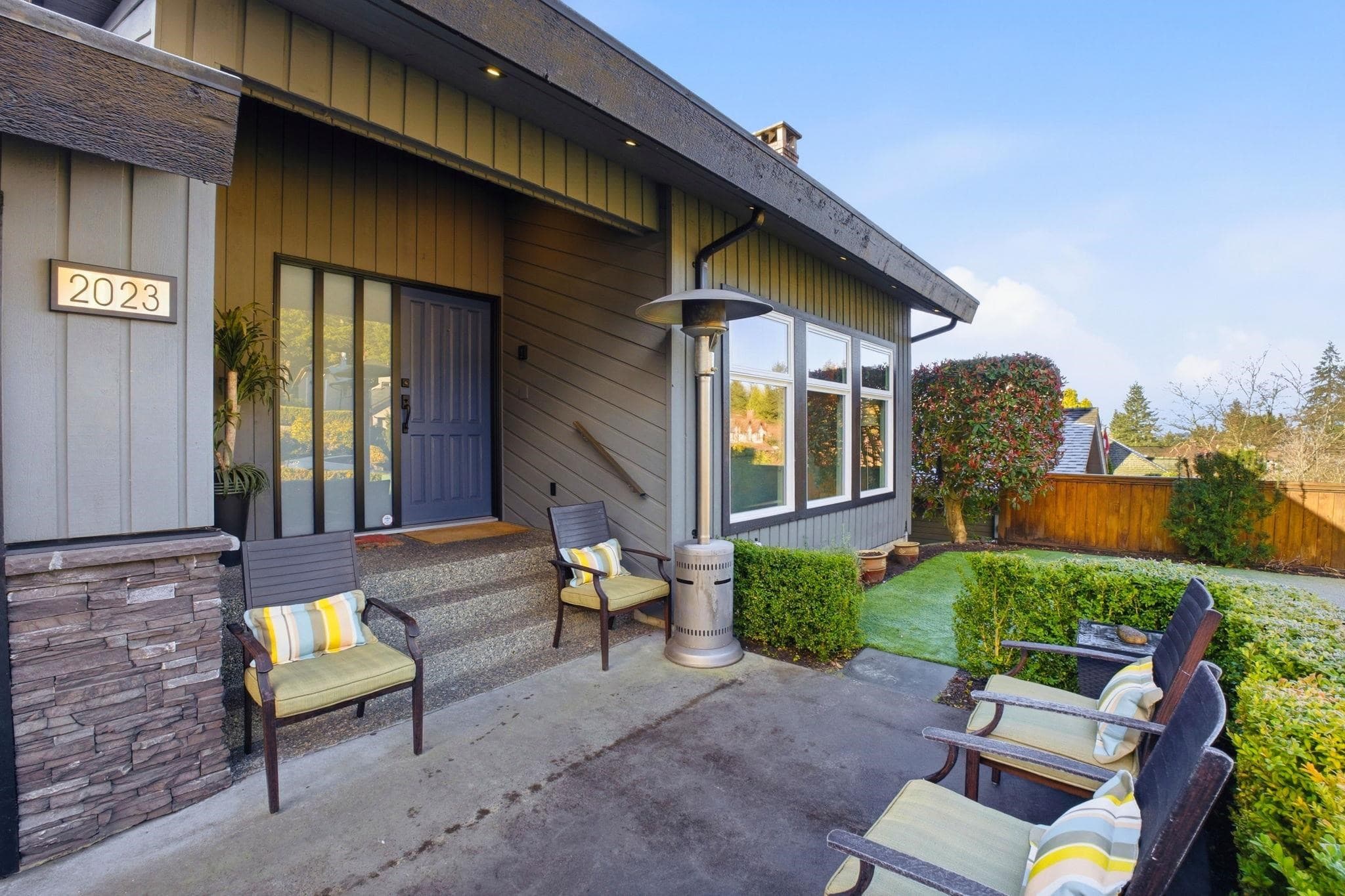 2023 Hill Drive, North Vancouver, V7H 2N1 — photo 3