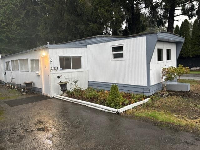 52 - 21163 Lougheed Highway, Maple Ridge, V2X 2R4 — photo 1