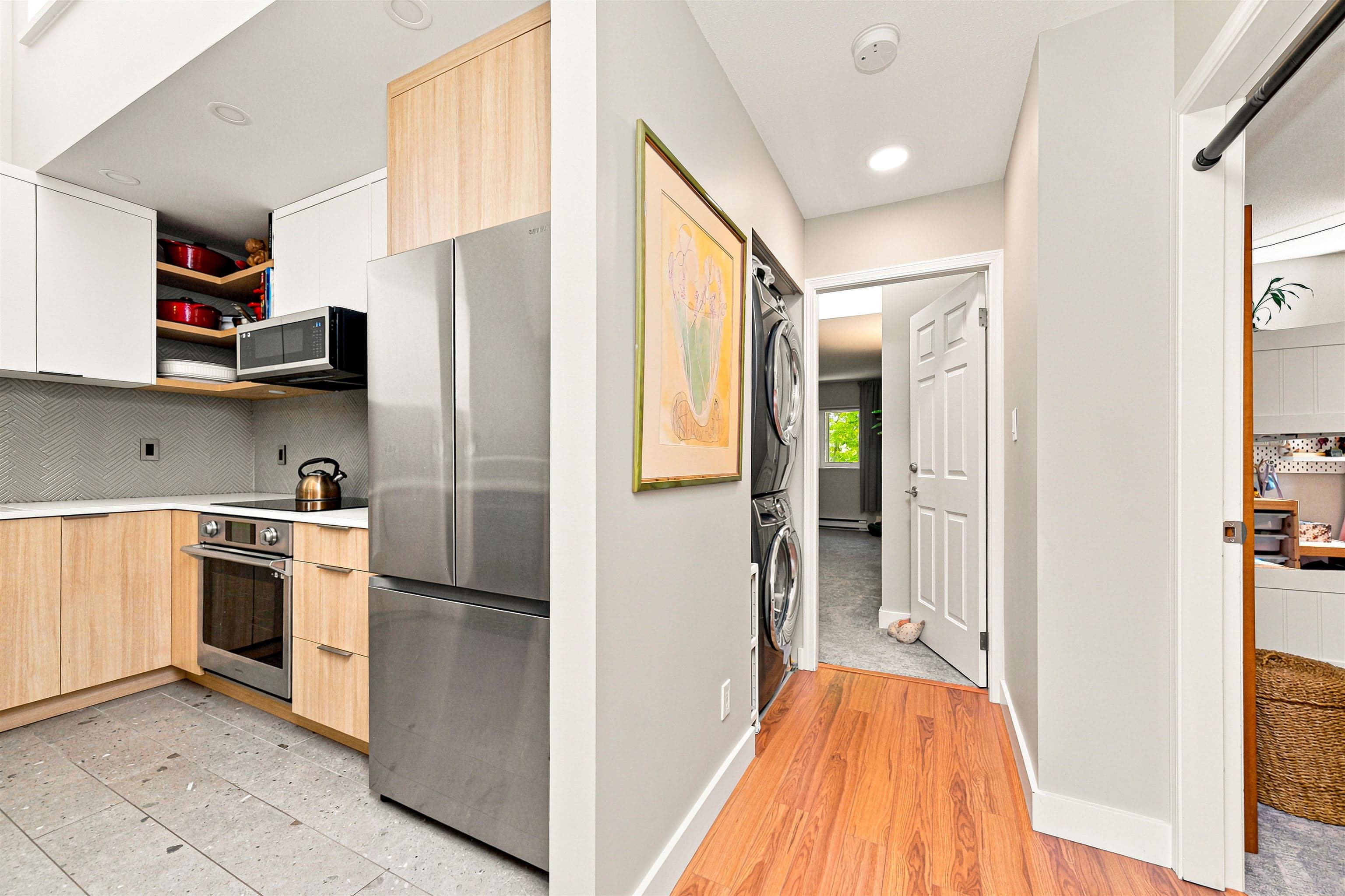 402 - 3401 Curle Avenue, Burnaby, V5G 4P4 — photo 2