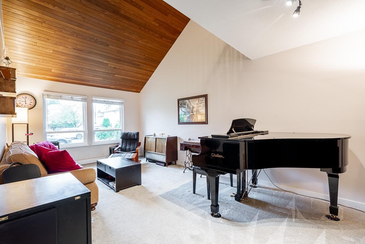 15429 90 Avenue, Surrey, V3R 9J5 — photo 3