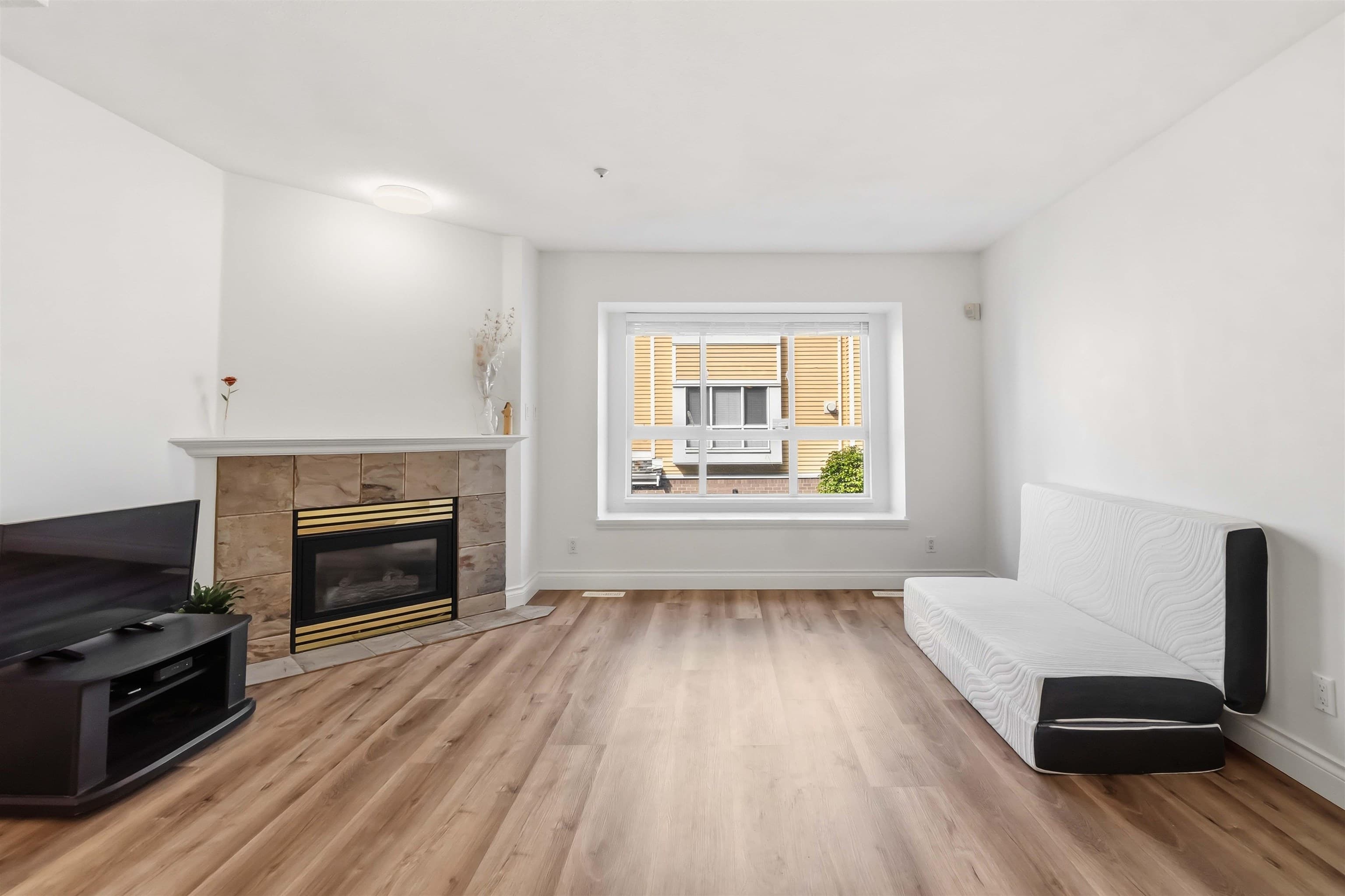 8433 Jellicoe Street, Vancouver, V5S 2J4 — photo 3
