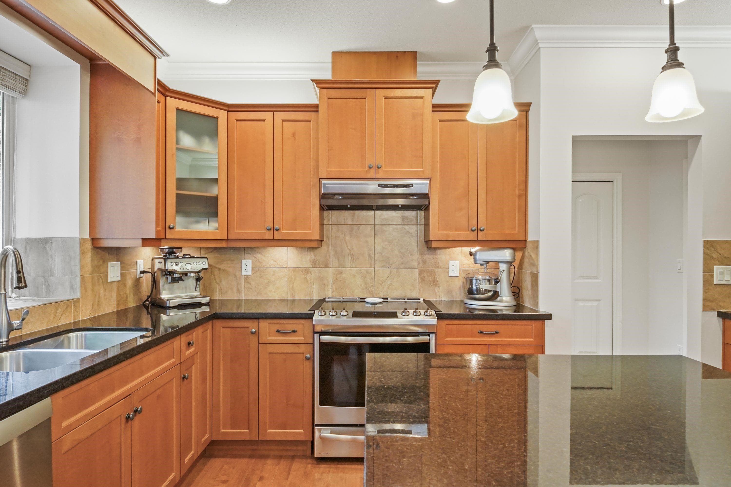18045 70a Avenue, Surrey, V3S 7C5 — photo 5