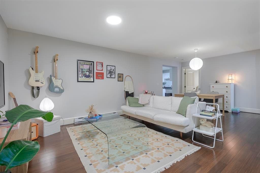 Suite - 518 E 16th Street, North Vancouver, V7L 2T6 — photo 2