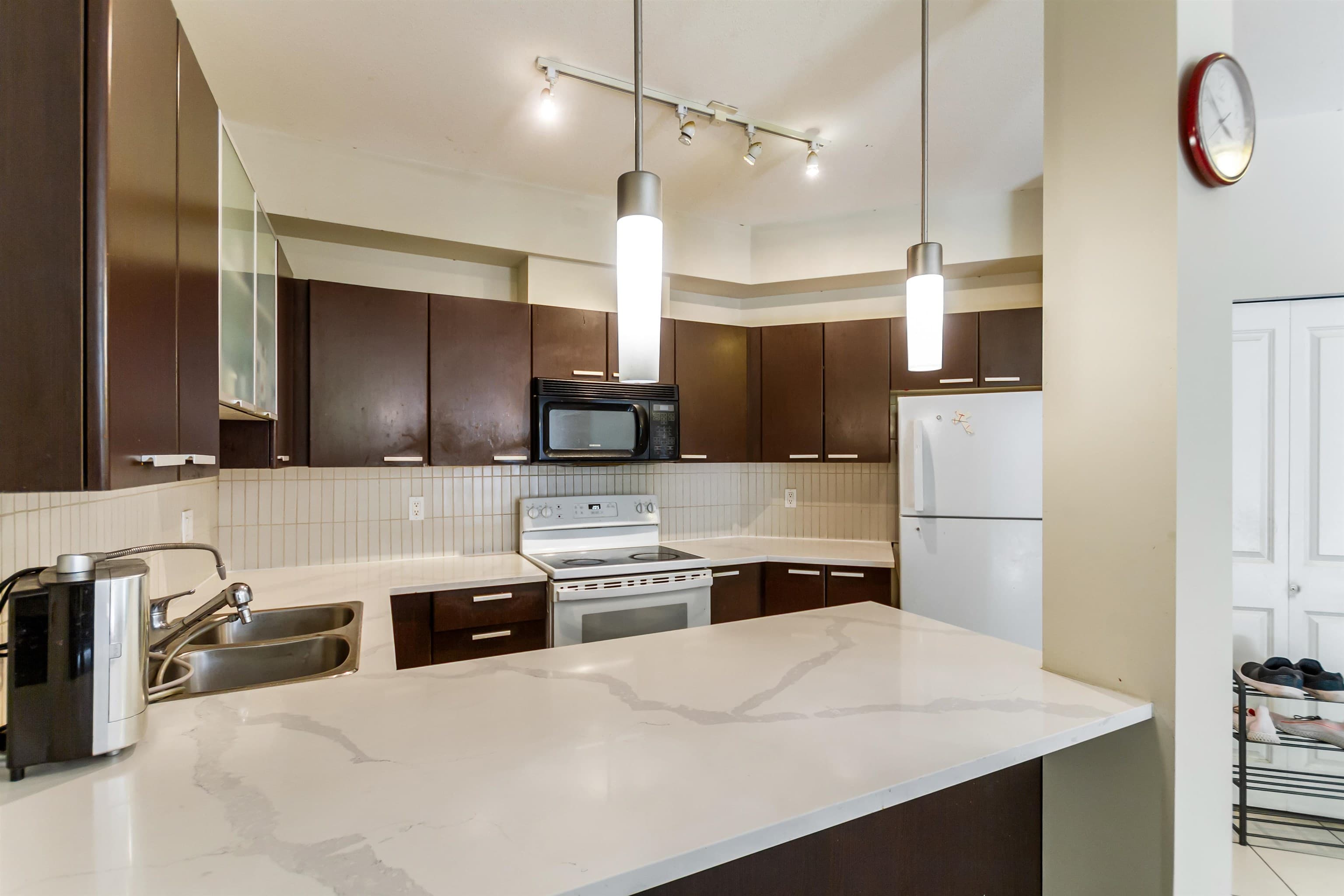 301 - 10499 University Drive, Surrey, V3T 0A4 — photo 2