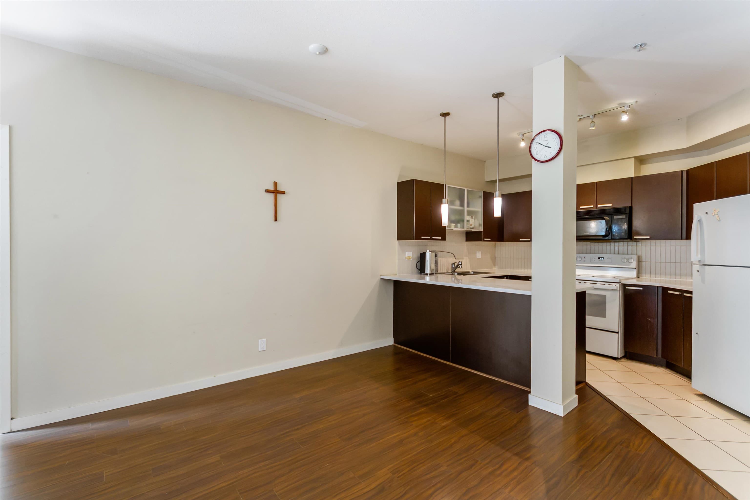 301 - 10499 University Drive, Surrey, V3T 0A4 — photo 3