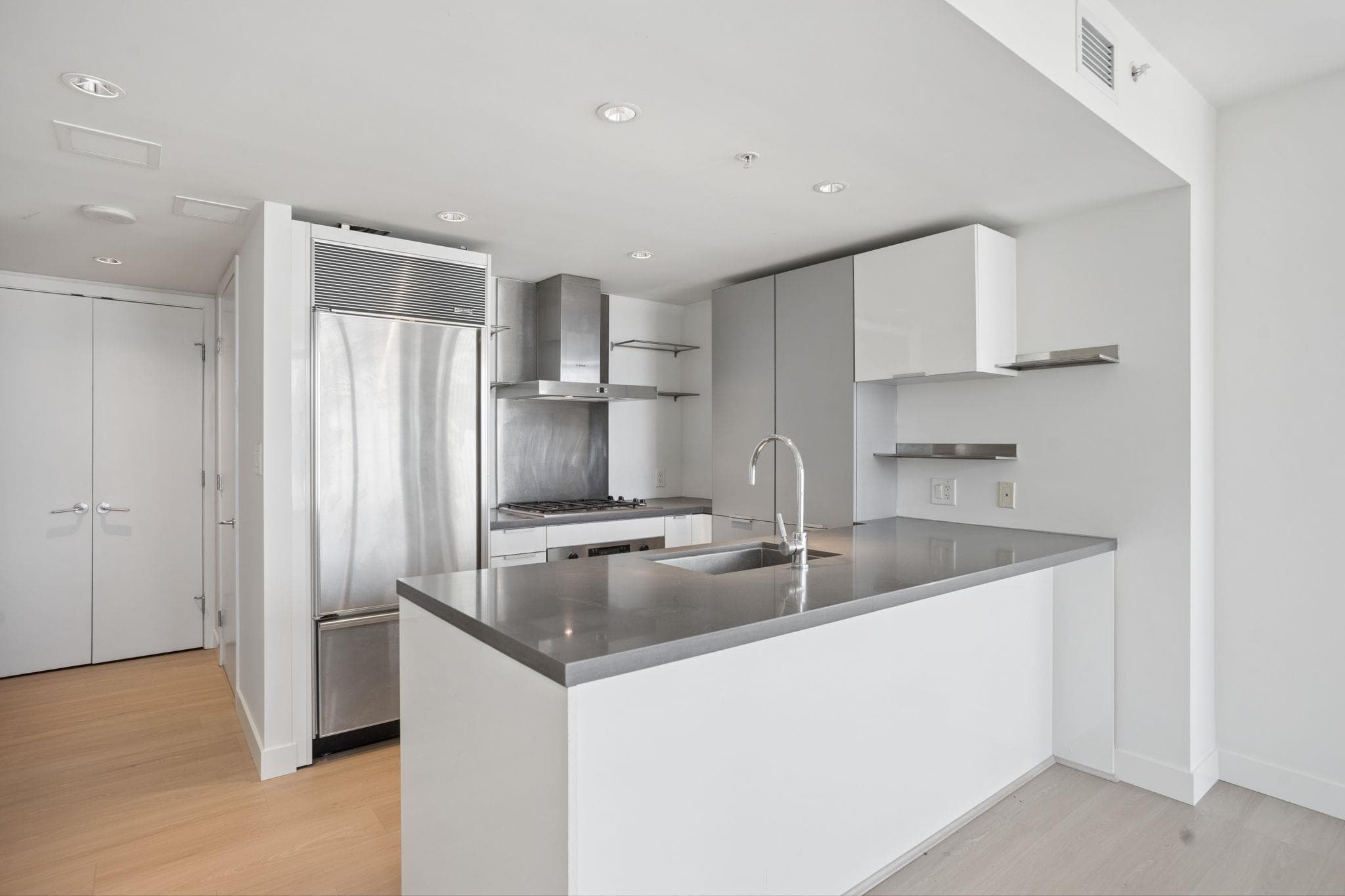 2206 - 788 Richards Street, Vancouver, V6B 0C7 — photo 4