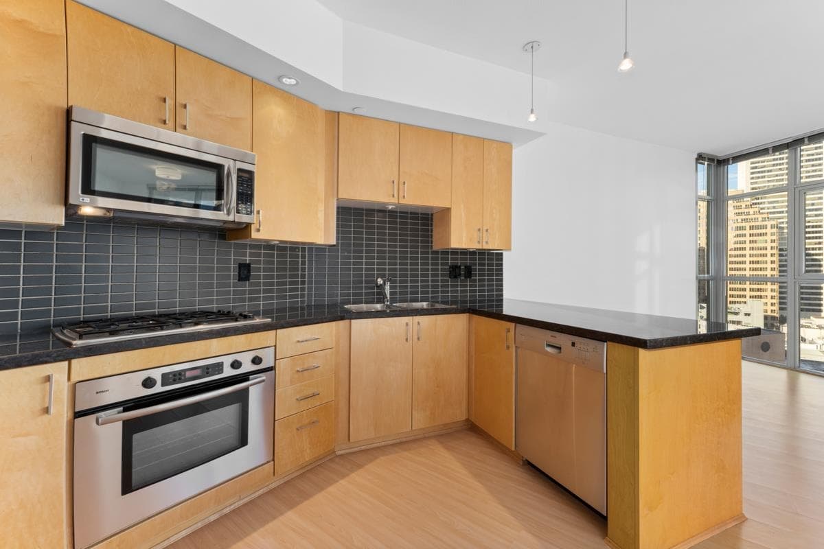 1205 - 1050 Smithe Street, Vancouver, V6E 4T4 — photo 2