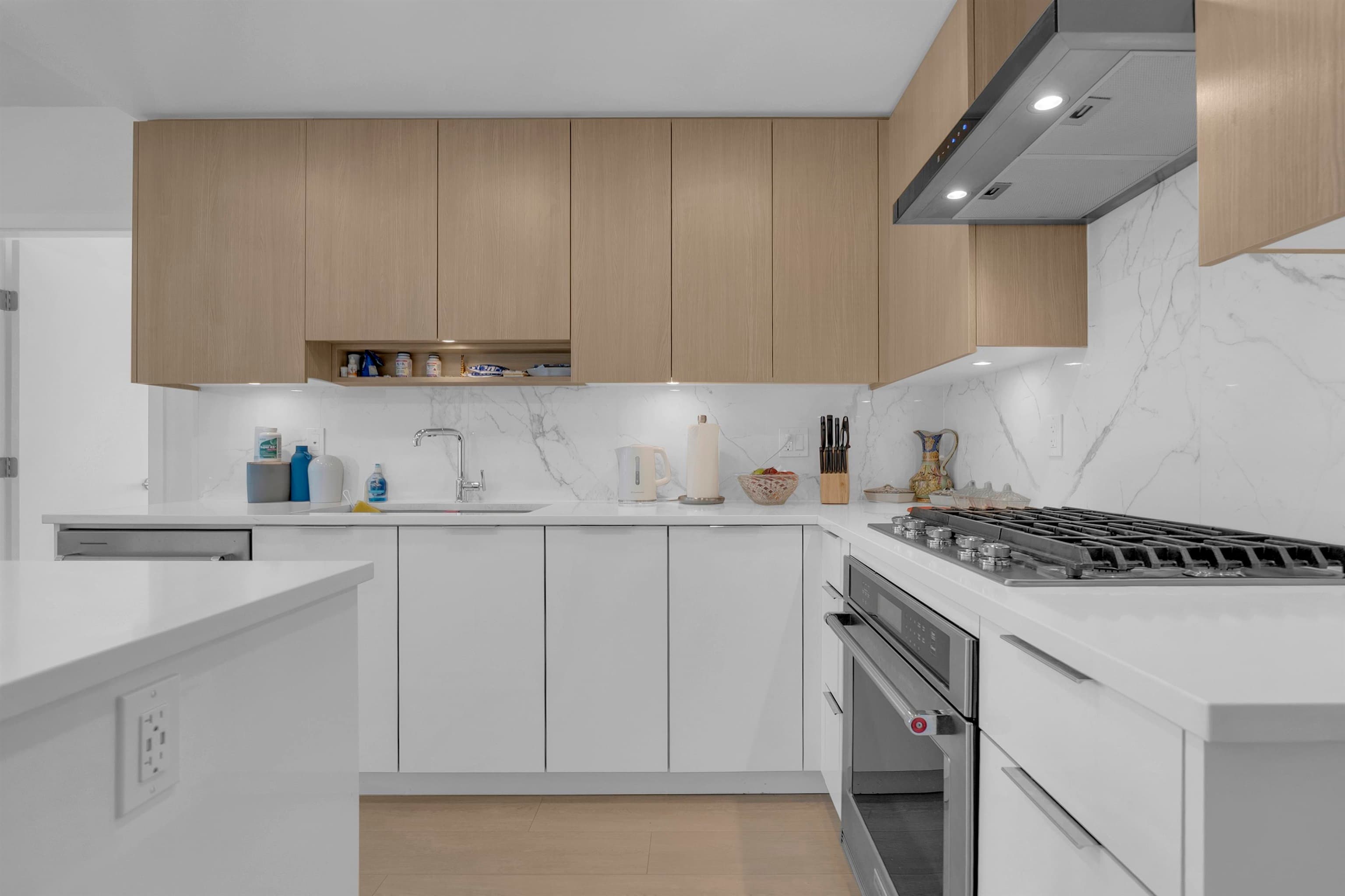 1106 - 7769 Park Crescent, Burnaby, V3N 0J7 — photo 2