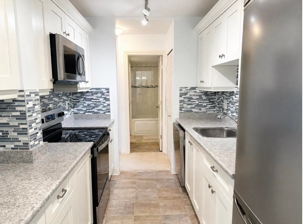 205 - 1850 Southmere Crescent, Surrey, V4A 6Y6 — photo 2