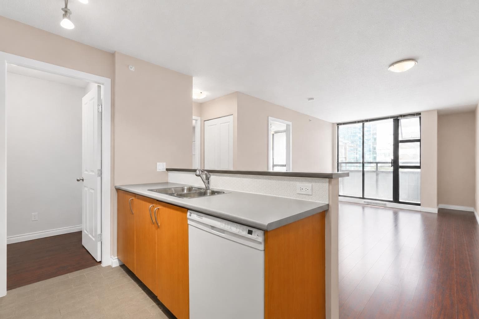 407 - 1295 Richards Street, Vancouver, V6B 1B7 — photo 4