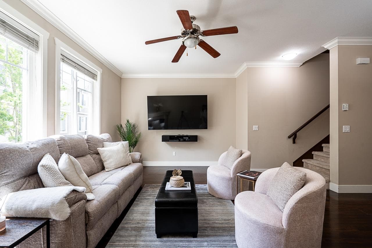 33 - 15399 Guildford Drive, Surrey, V3R 7C6 — photo 1