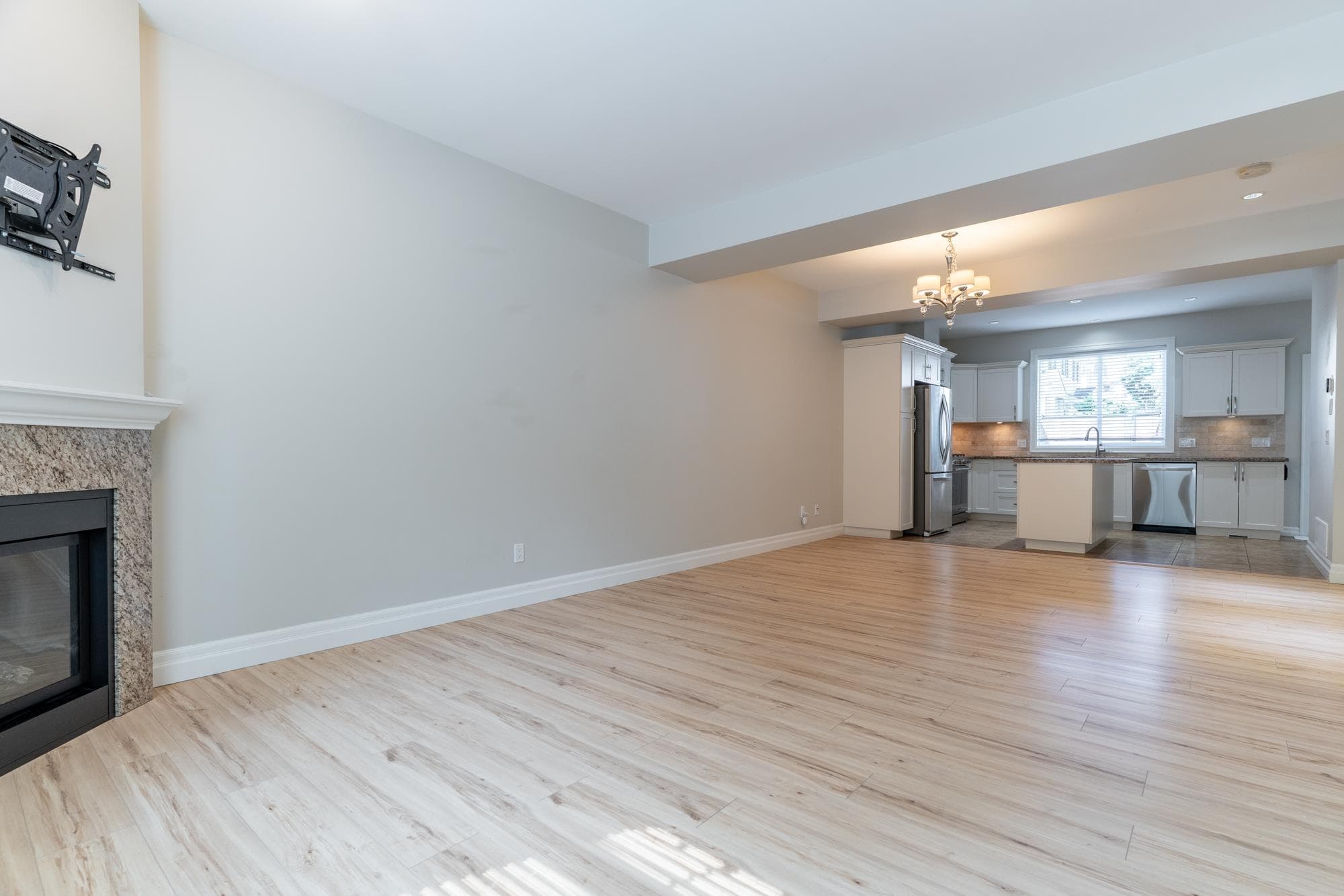 1250 Coast Meridian Road, Coquitlam, V3B 0E8 — photo 5